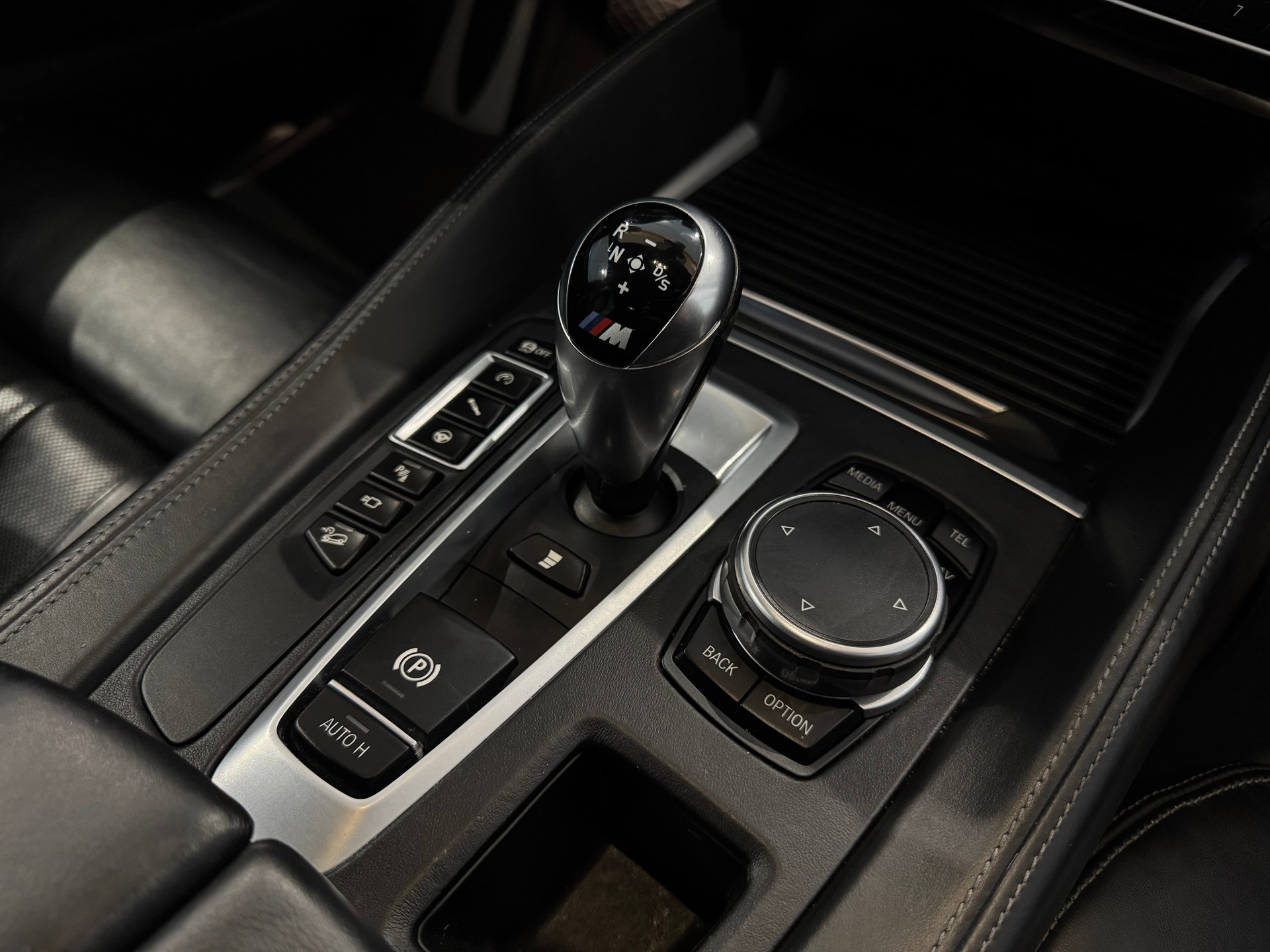 BMW X6M Steptronic || B&O || 360 || INDIVIDUAL || ALCANTARA DACHHIMMEL-image-22