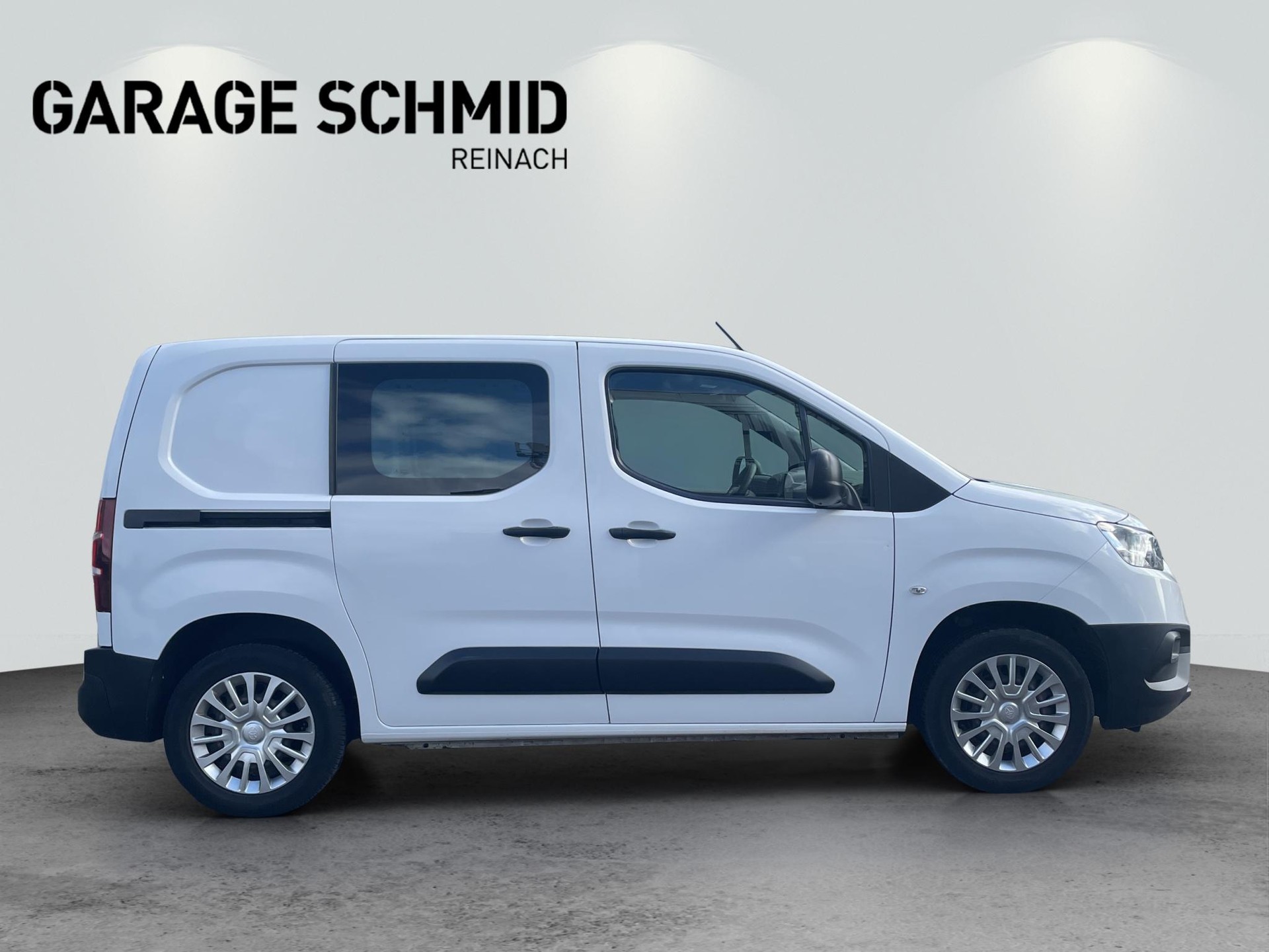 TOYOTA PROACE CITY Van L1 1.2 Active-image-7