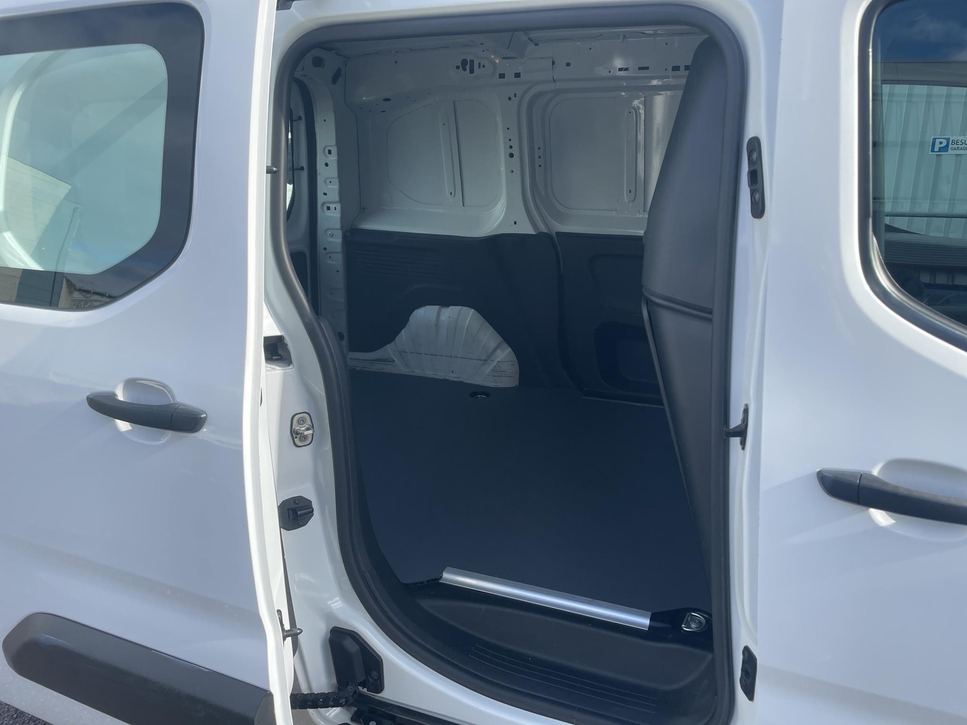 TOYOTA PROACE CITY Van L1 1.2 Active-image-12