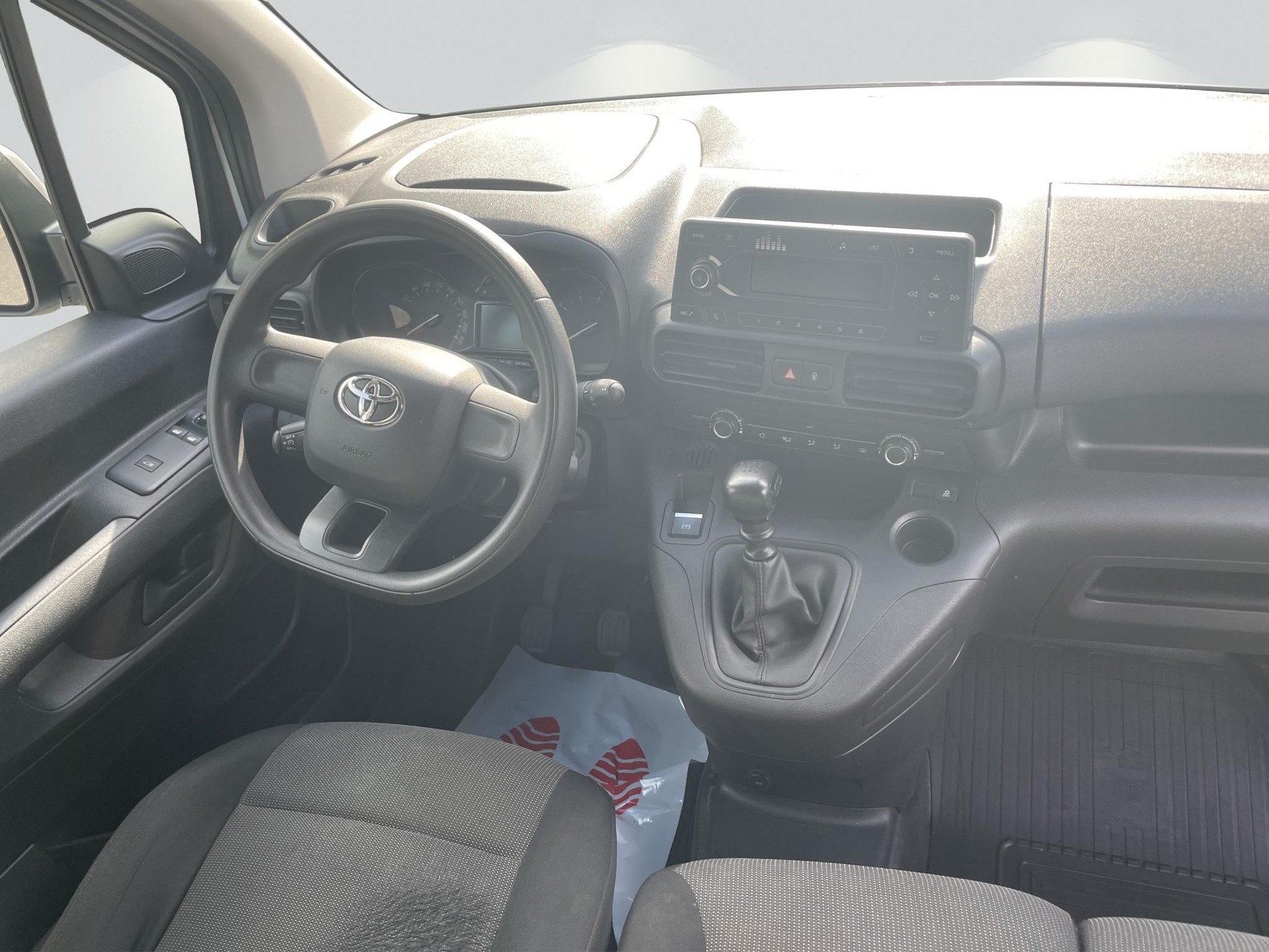 TOYOTA PROACE CITY Van L1 1.2 Active-image-11