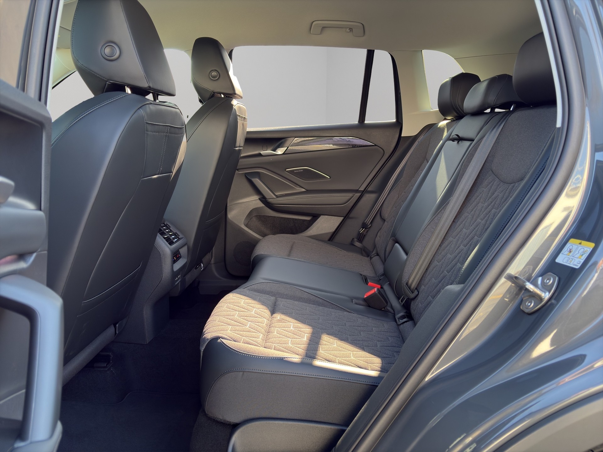 VW Tiguan 2.0 TSI DSG R-Line United 4Motion-image-5