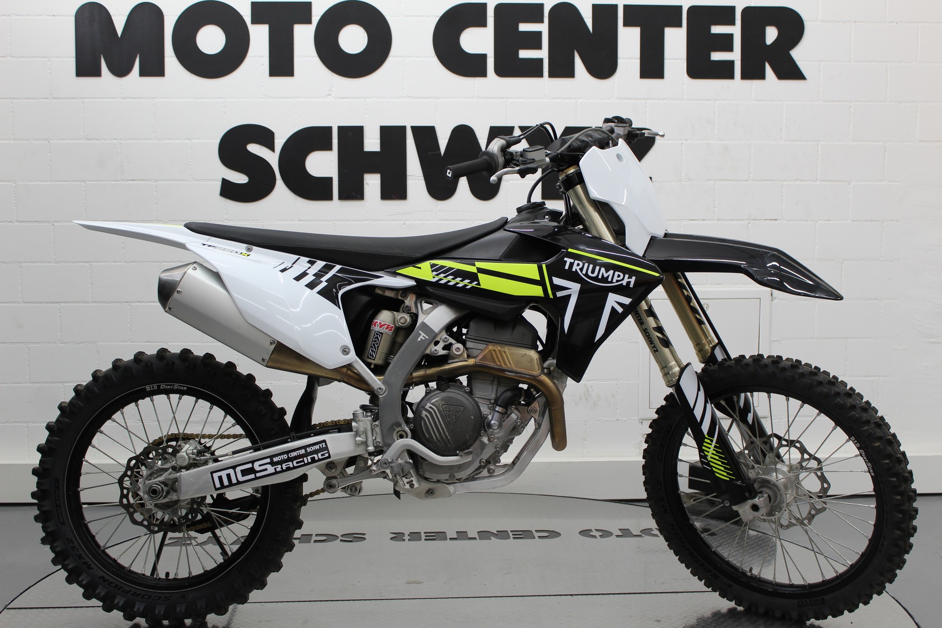 TRIUMPH TF-250 X-showroom-element-2