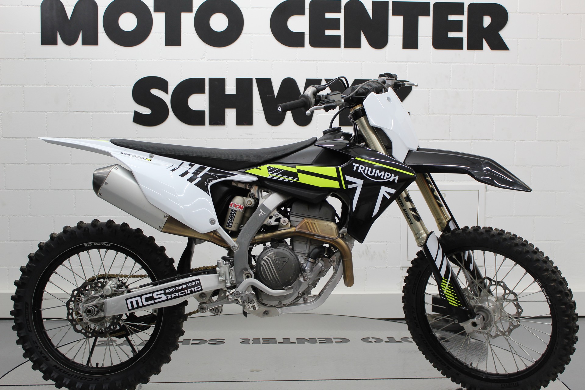 TRIUMPH TF-250 X-showroom-element-1