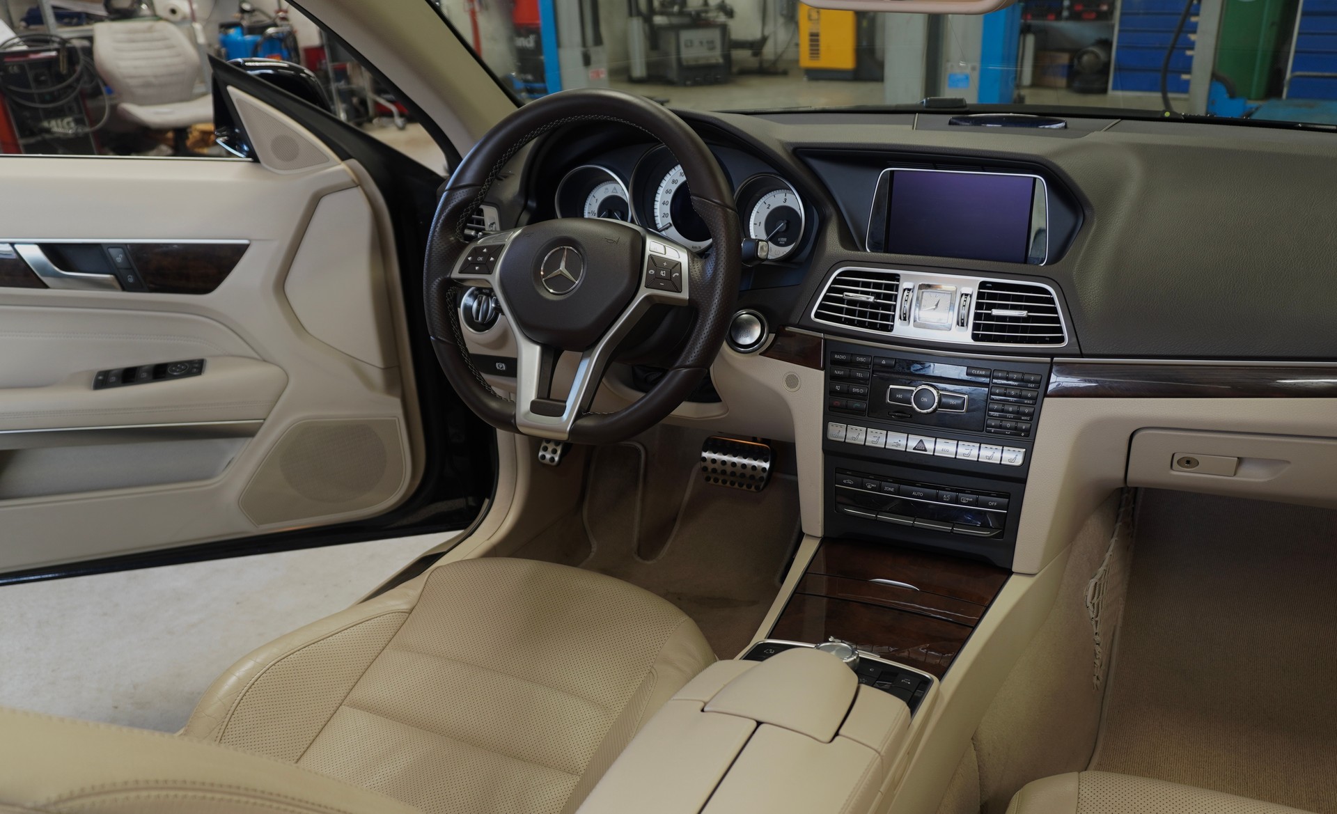 MERCEDES-BENZ E 350 BlueTEC 7G-Tronic-image-10