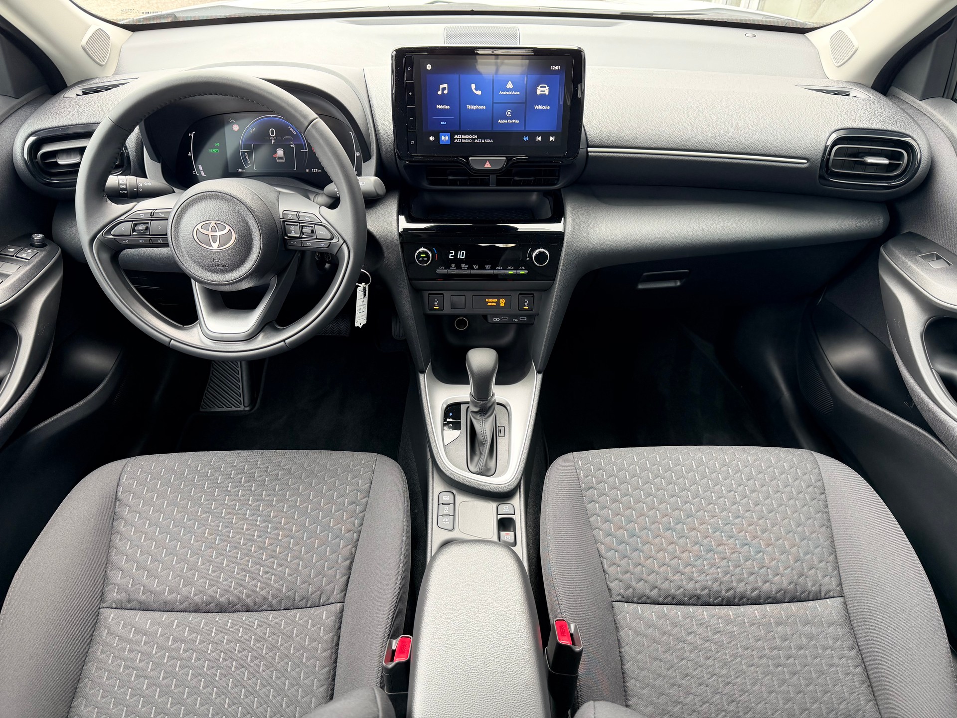 TOYOTA Yaris Cross 1.5 Comfort e-CVT-image-9