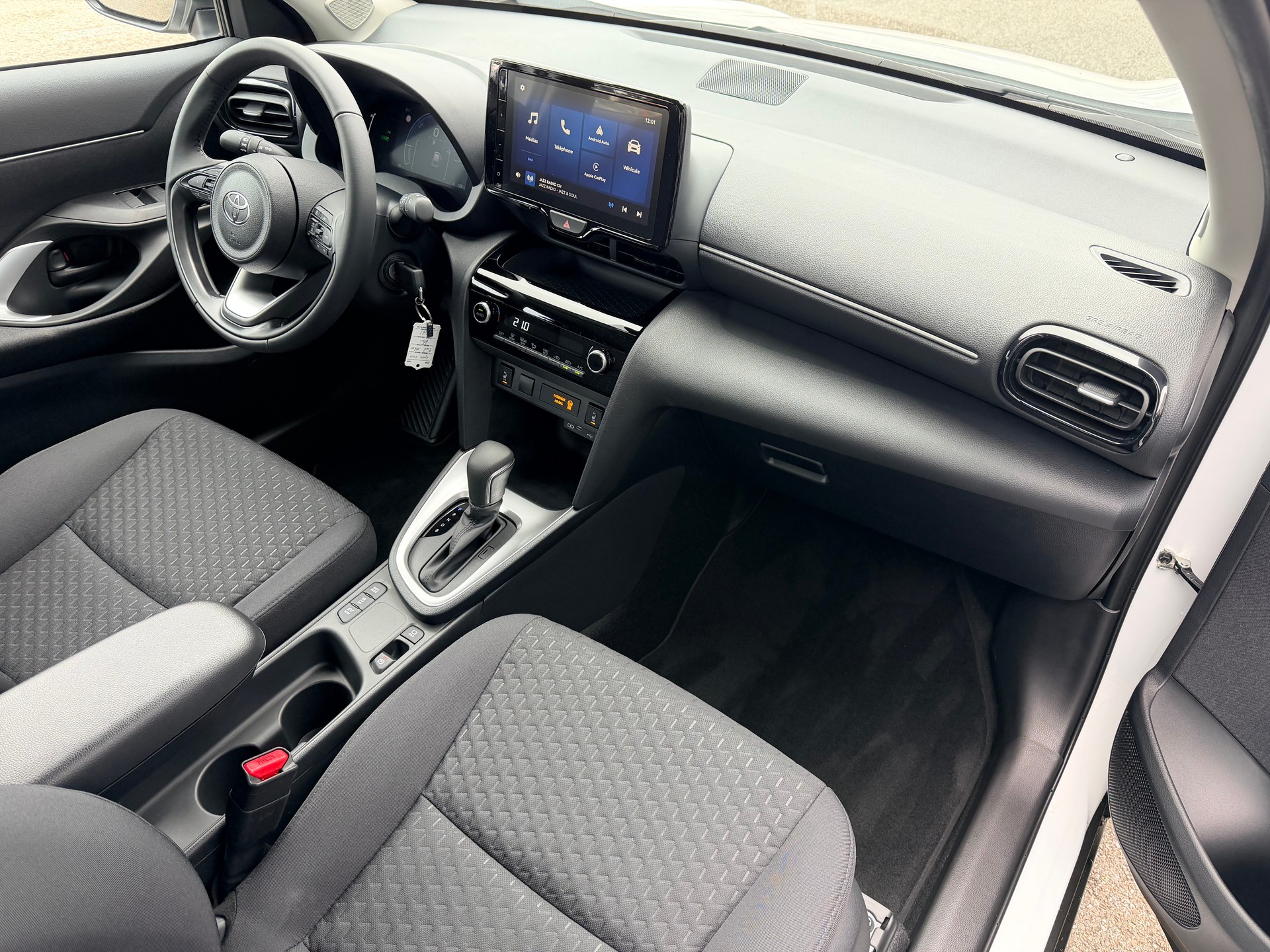 TOYOTA Yaris Cross 1.5 Comfort e-CVT-image-8