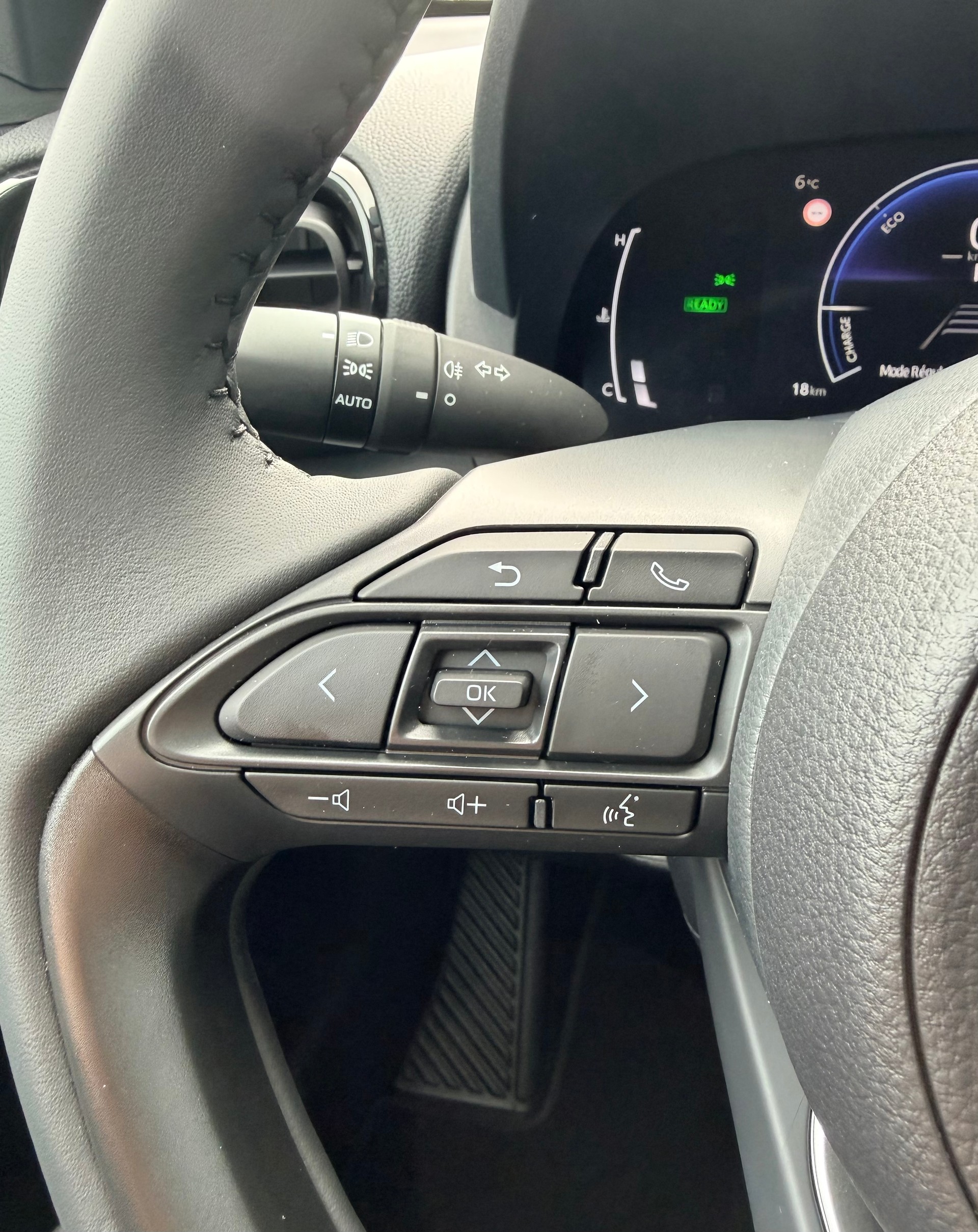 TOYOTA Yaris Cross 1.5 Comfort e-CVT-image-15