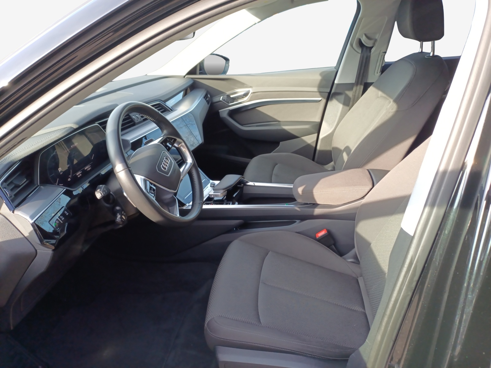 AUDI e-tron 50 quattro-image-8
