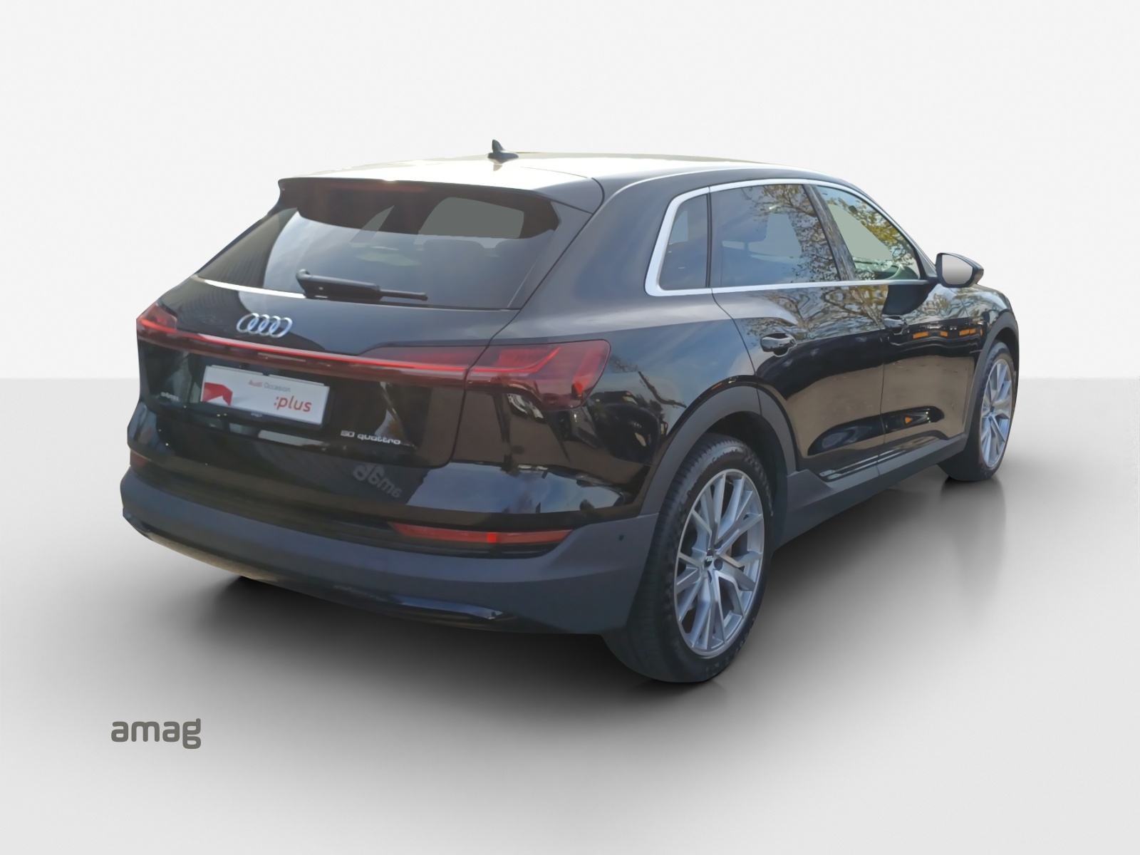 AUDI e-tron 50 quattro-image-5
