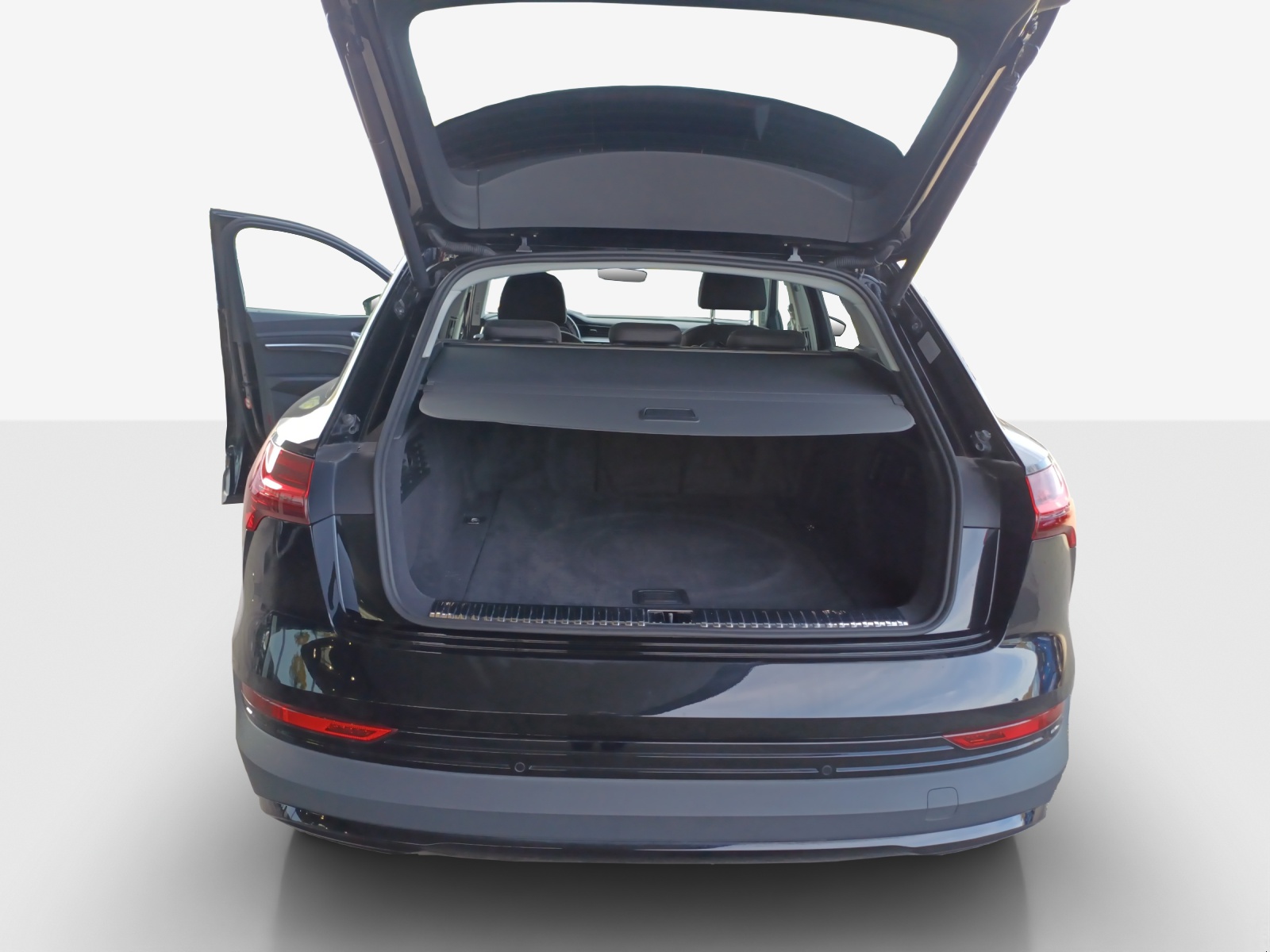 AUDI e-tron 50 quattro-image-13