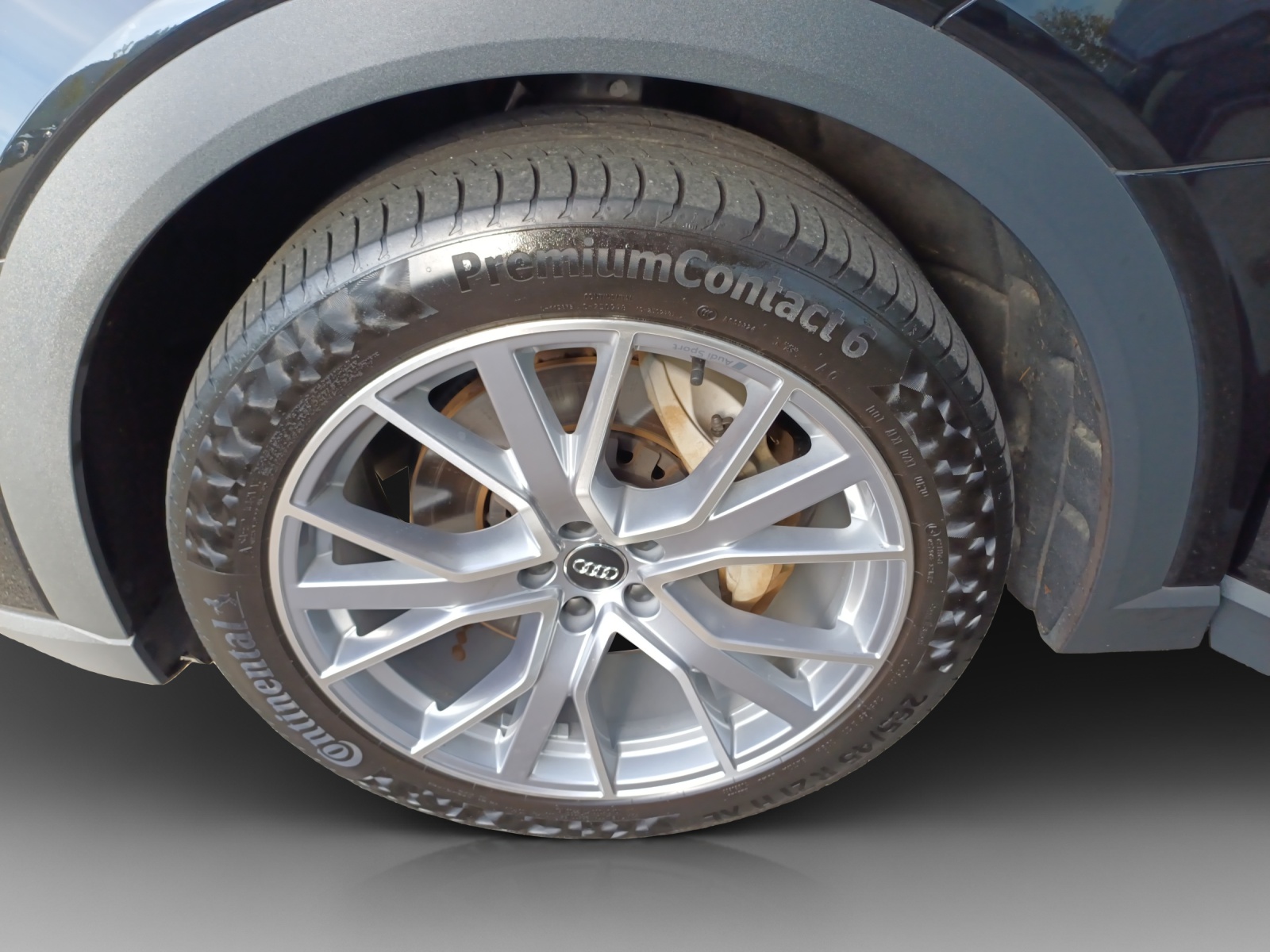 AUDI e-tron 50 quattro-image-14