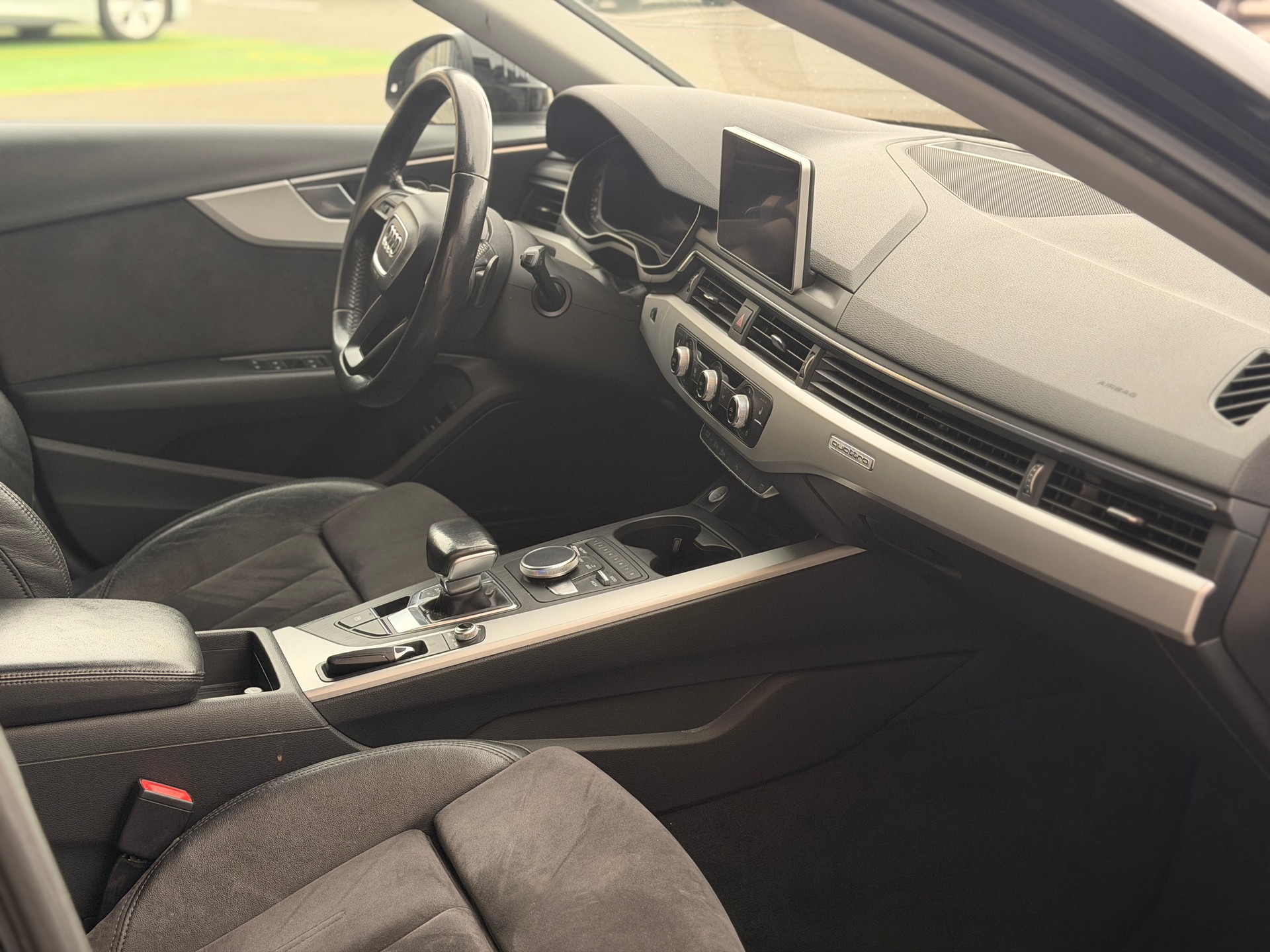 AUDI A4 Avant 2.0 TDI quattro S-tronic-image-25