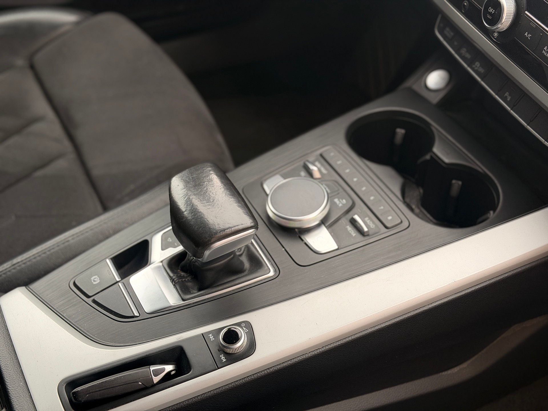 AUDI A4 Avant 2.0 TDI quattro S-tronic-image-26