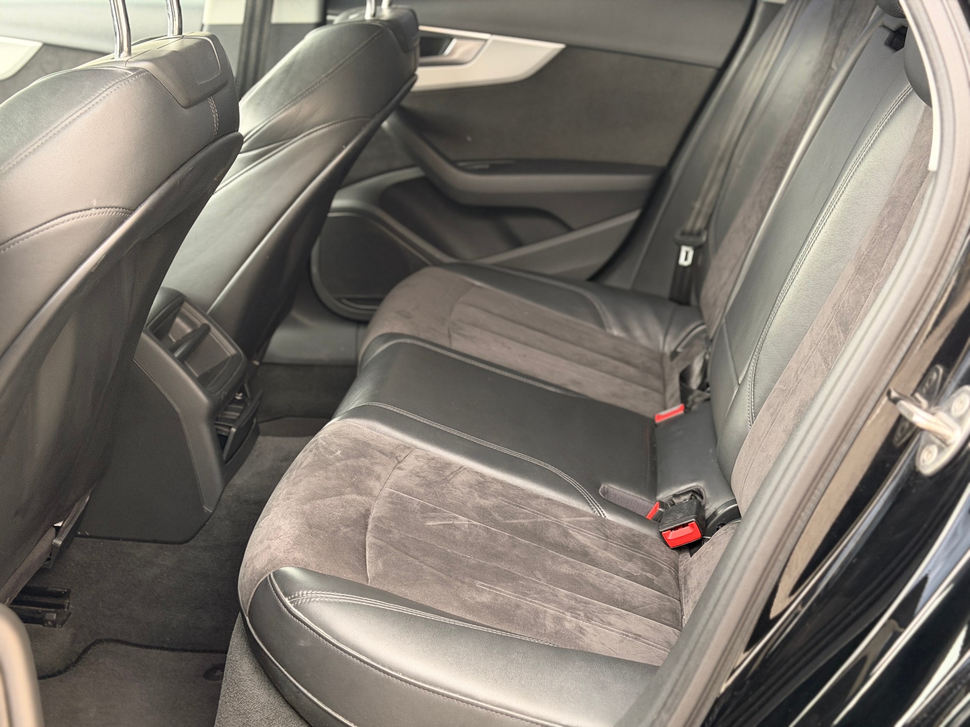 AUDI A4 Avant 2.0 TDI quattro S-tronic-image-19