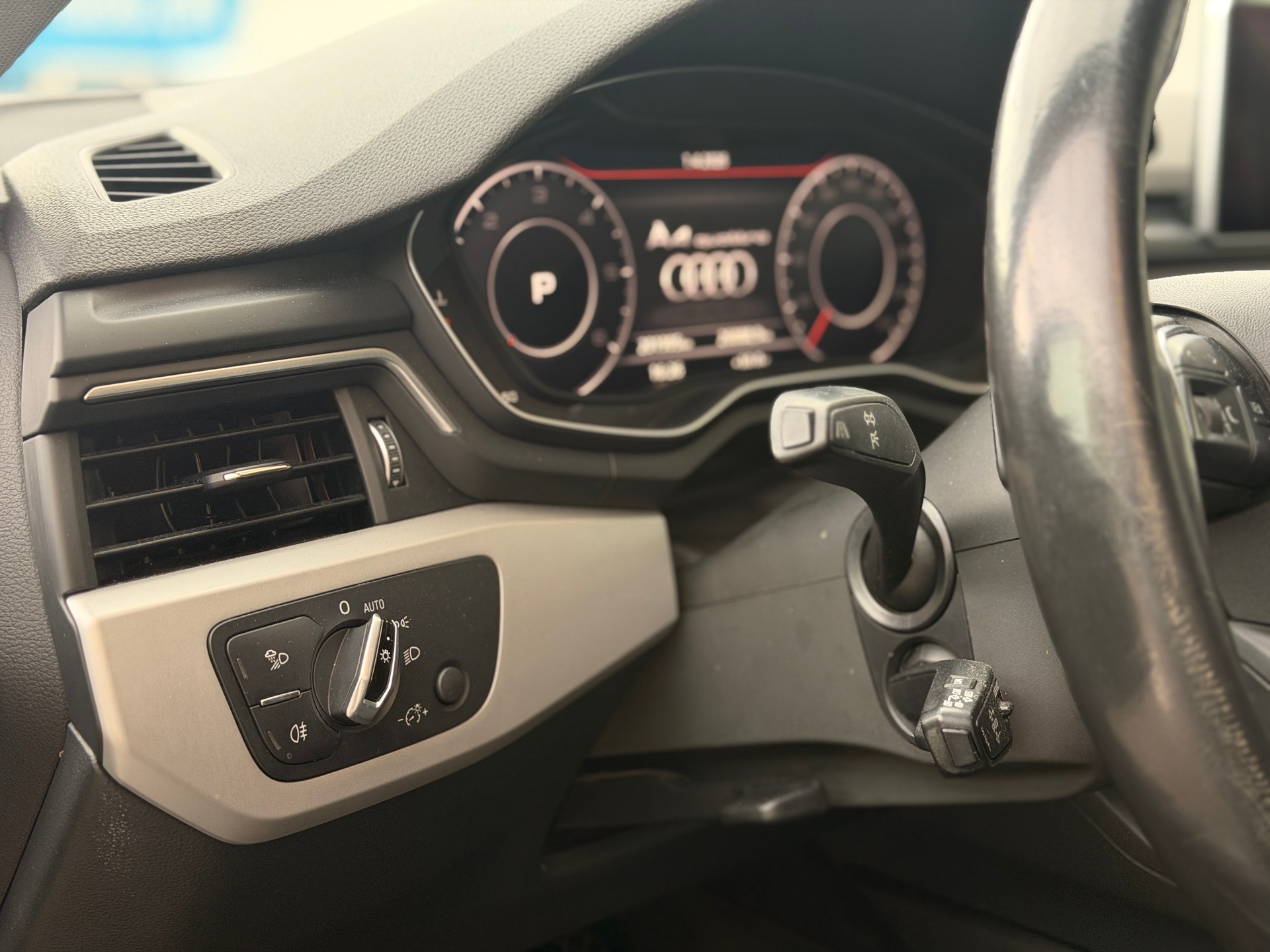AUDI A4 Avant 2.0 TDI quattro S-tronic-image-11
