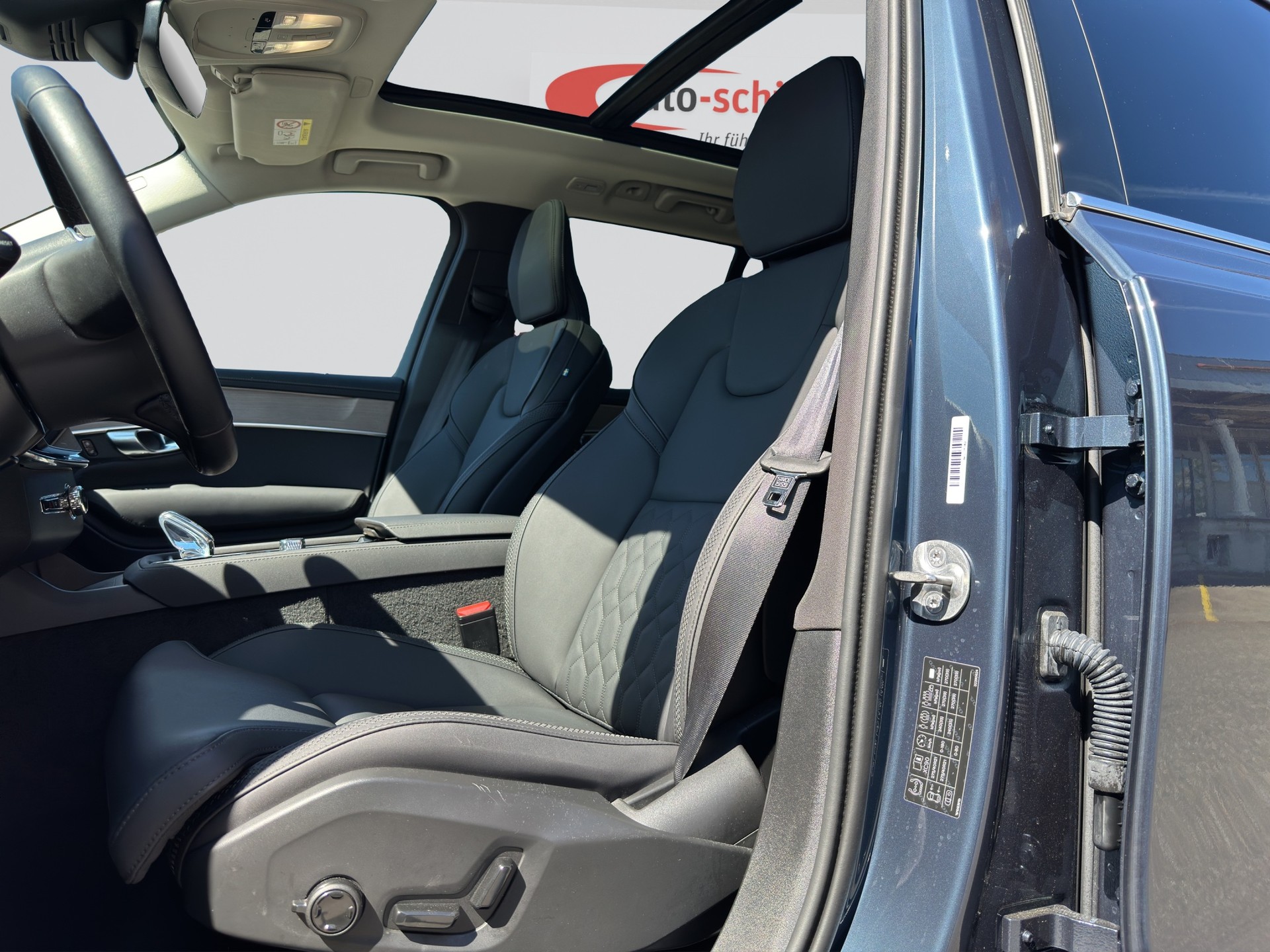 VOLVO XC90 B5 Benzin 7Pl. Mild Hybrid AWD Plus Bright Geartronic-image-5