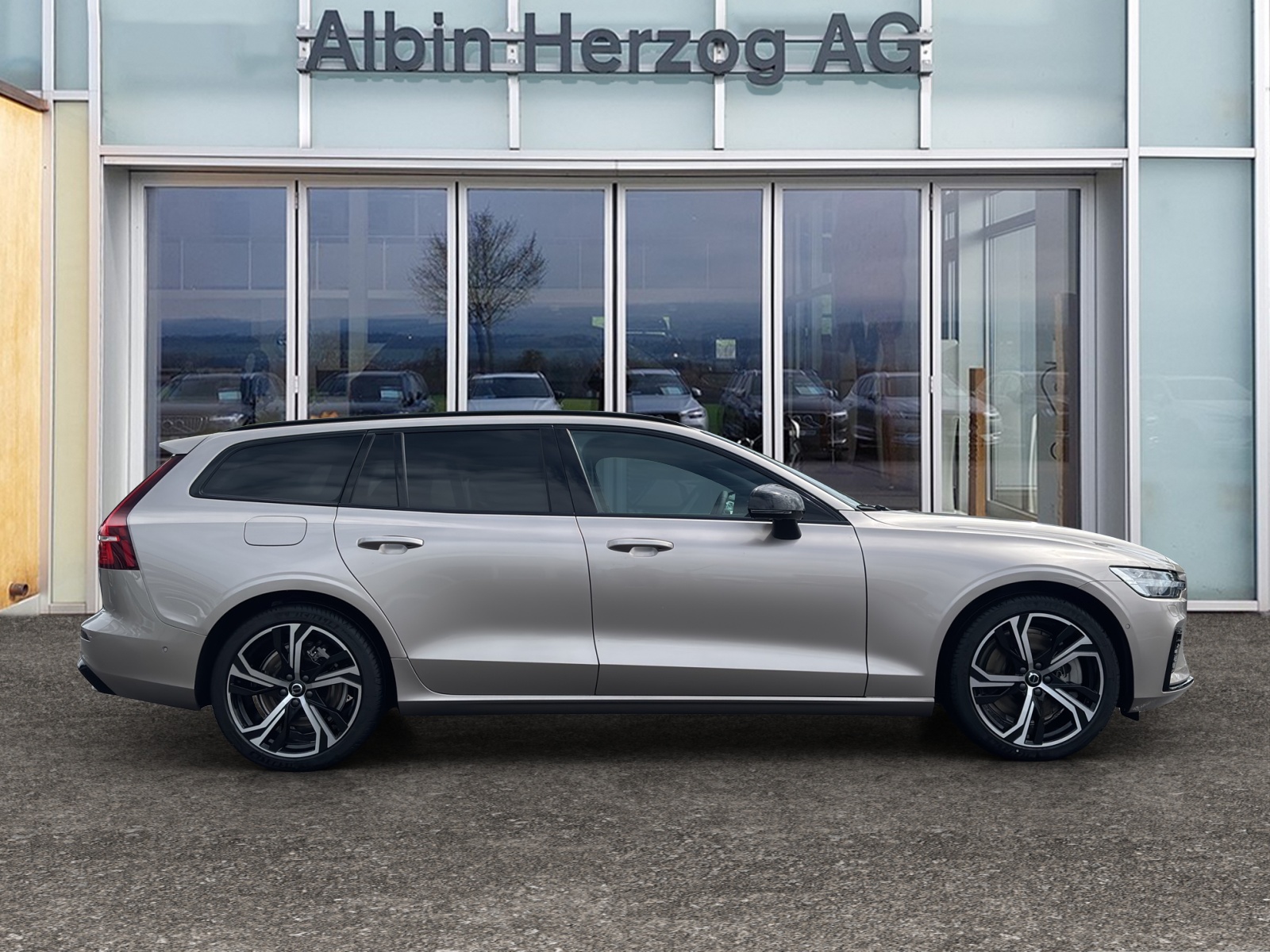 VOLVO V60 2.0 T8 TE Ultra Dark eAWD-image-4