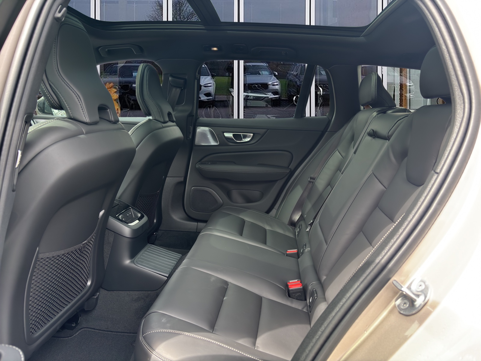 VOLVO V60 2.0 T8 TE Ultra Dark eAWD-image-13