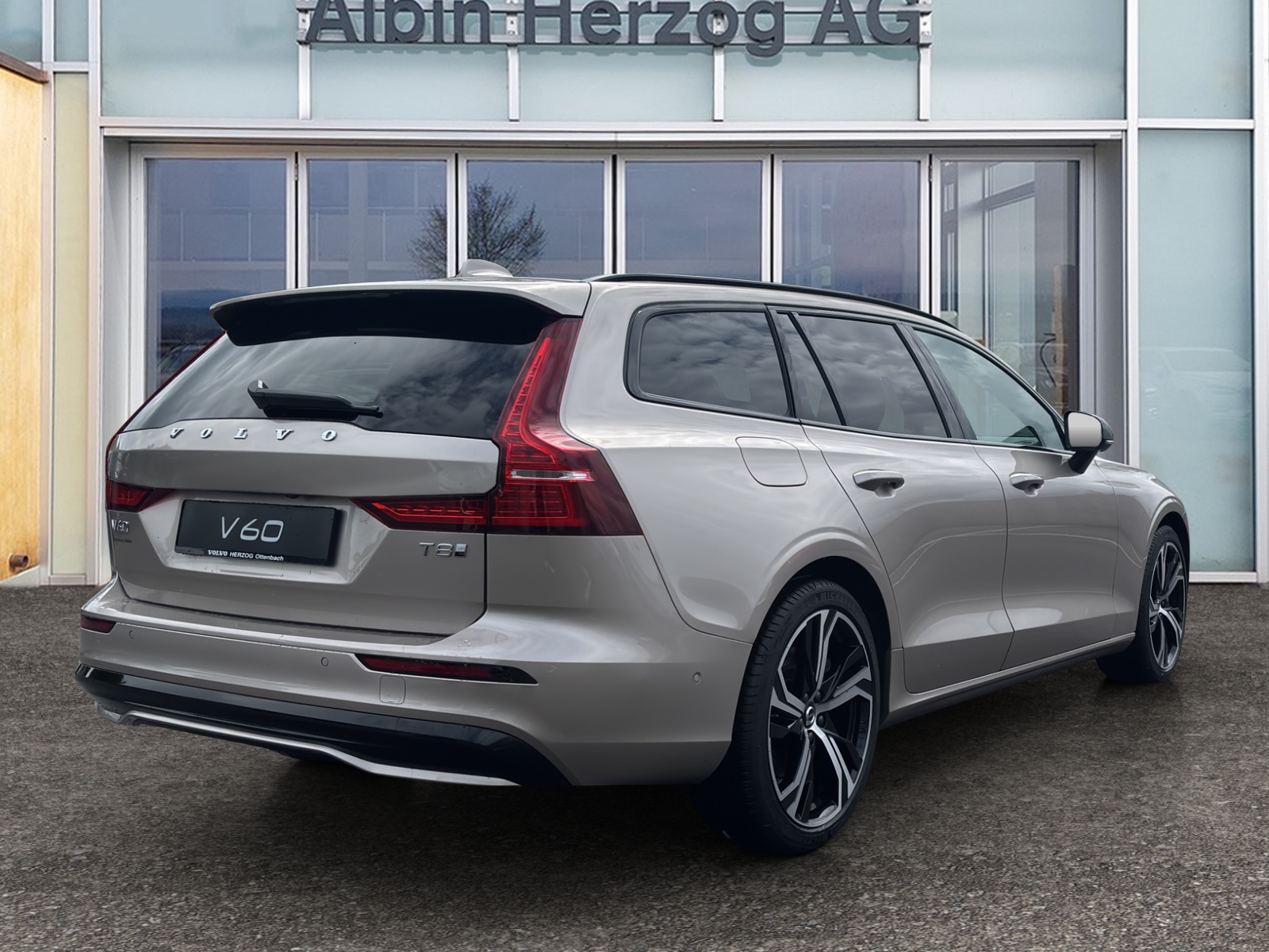 VOLVO V60 2.0 T8 TE Ultra Dark eAWD-image-3