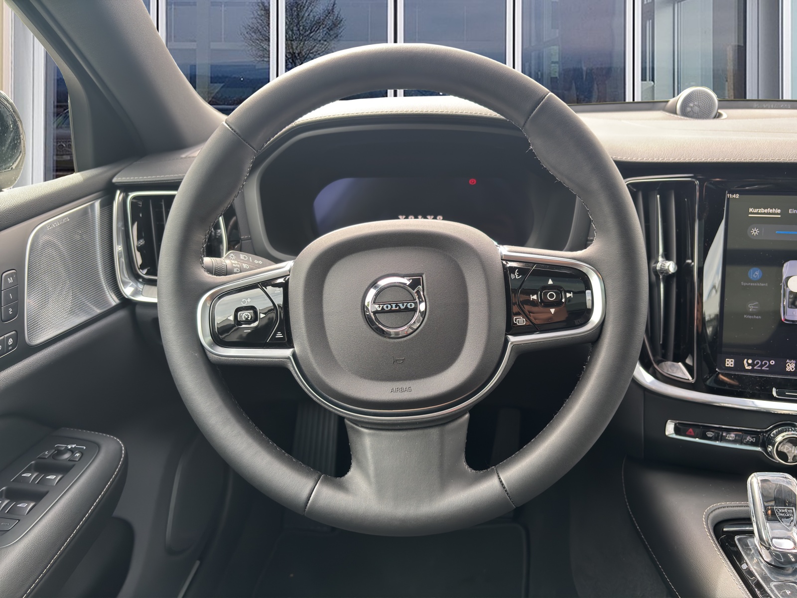 VOLVO V60 2.0 T8 TE Ultra Dark eAWD-image-11