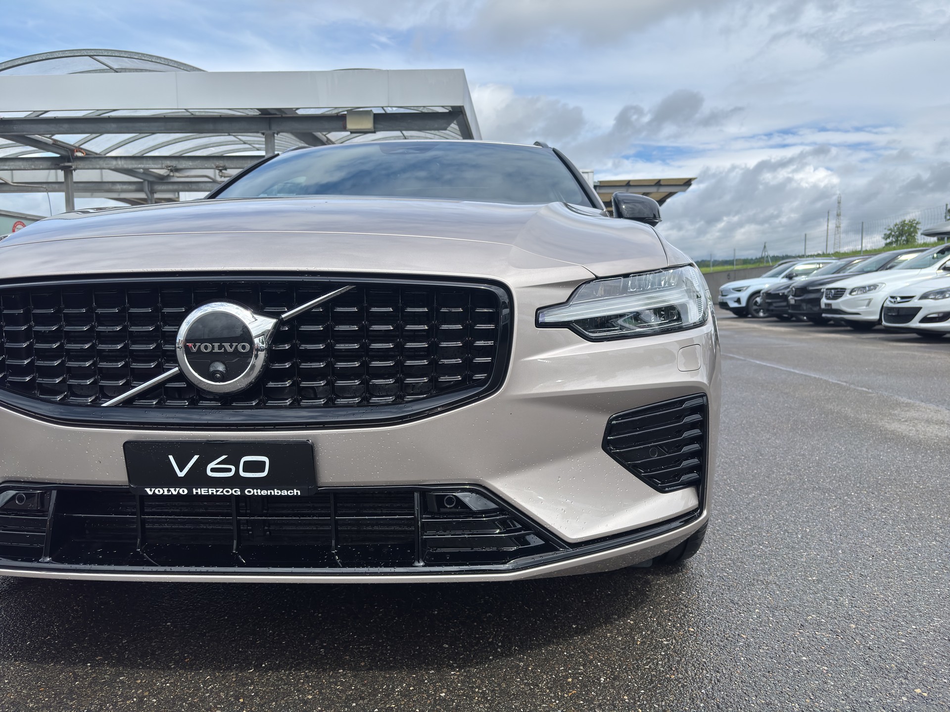 VOLVO V60 2.0 T8 TE Ultra Dark eAWD-image-6