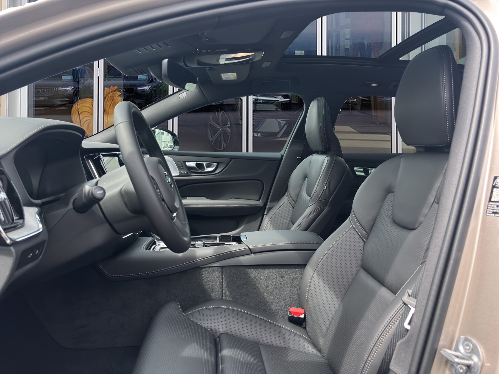 VOLVO V60 2.0 T8 TE Ultra Dark eAWD-image-8