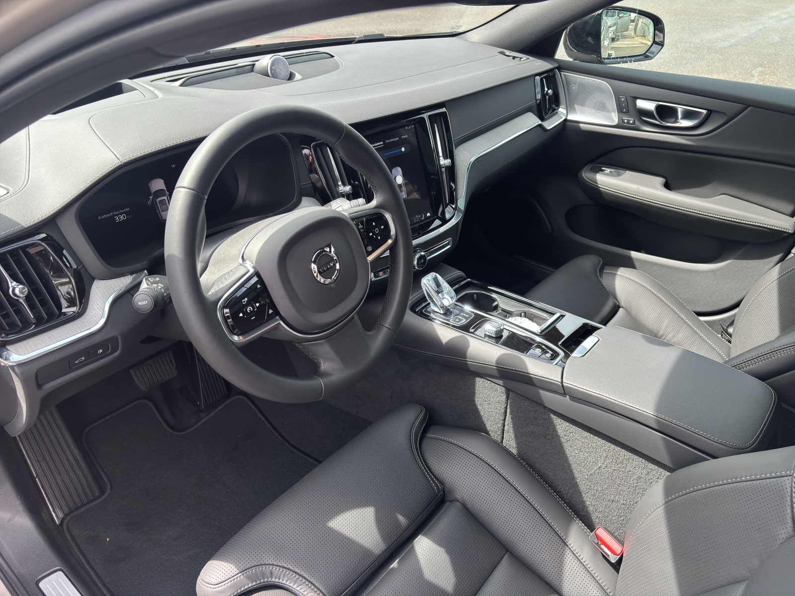VOLVO V60 2.0 T8 TE Ultra Dark eAWD-image-9