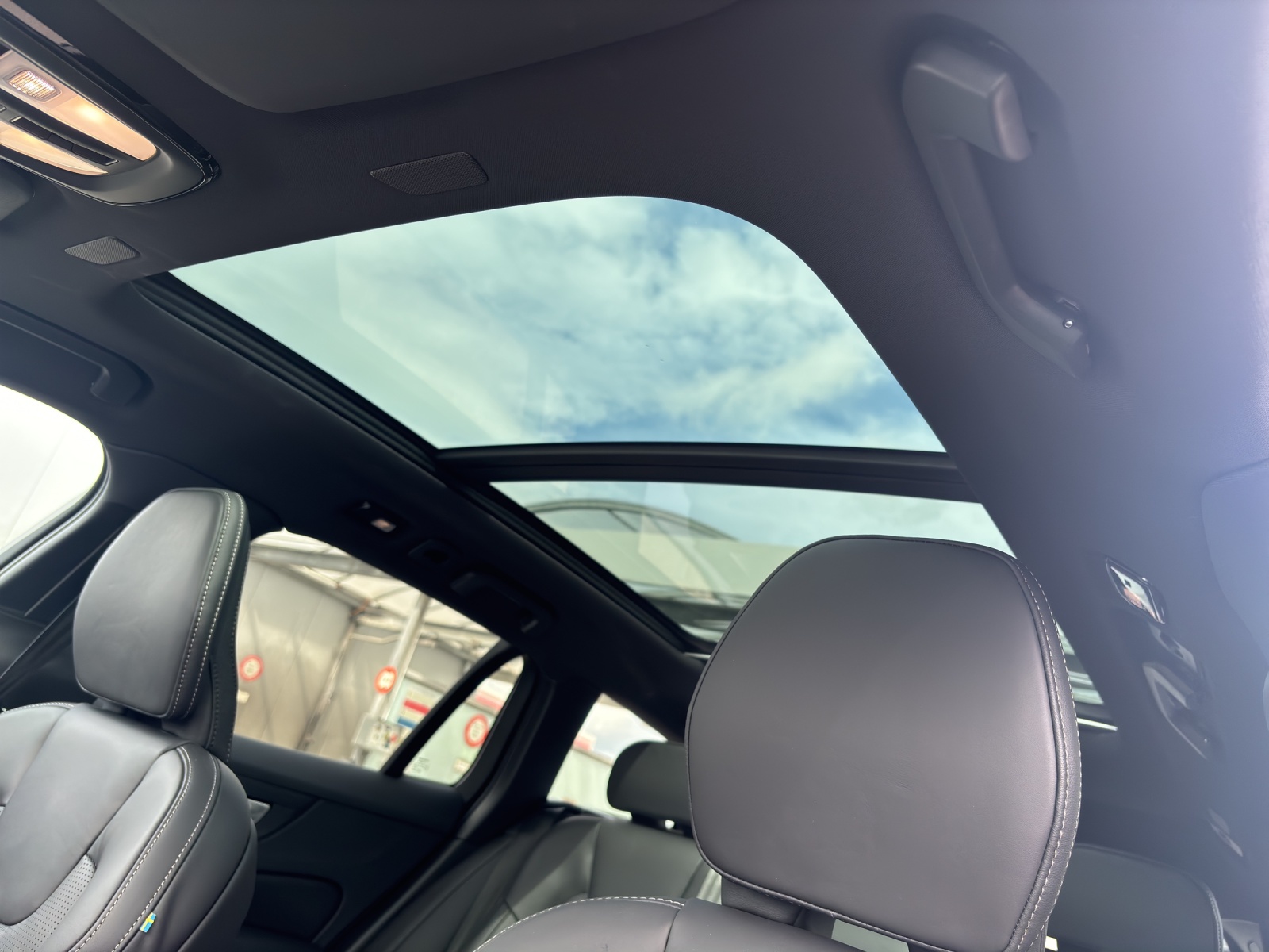 VOLVO V60 2.0 T8 TE Ultra Dark eAWD-image-14