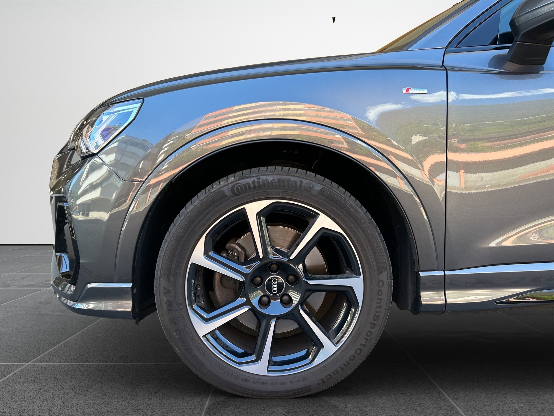 AUDI Q3 40 TDI S line quattro S-tronic-image-5