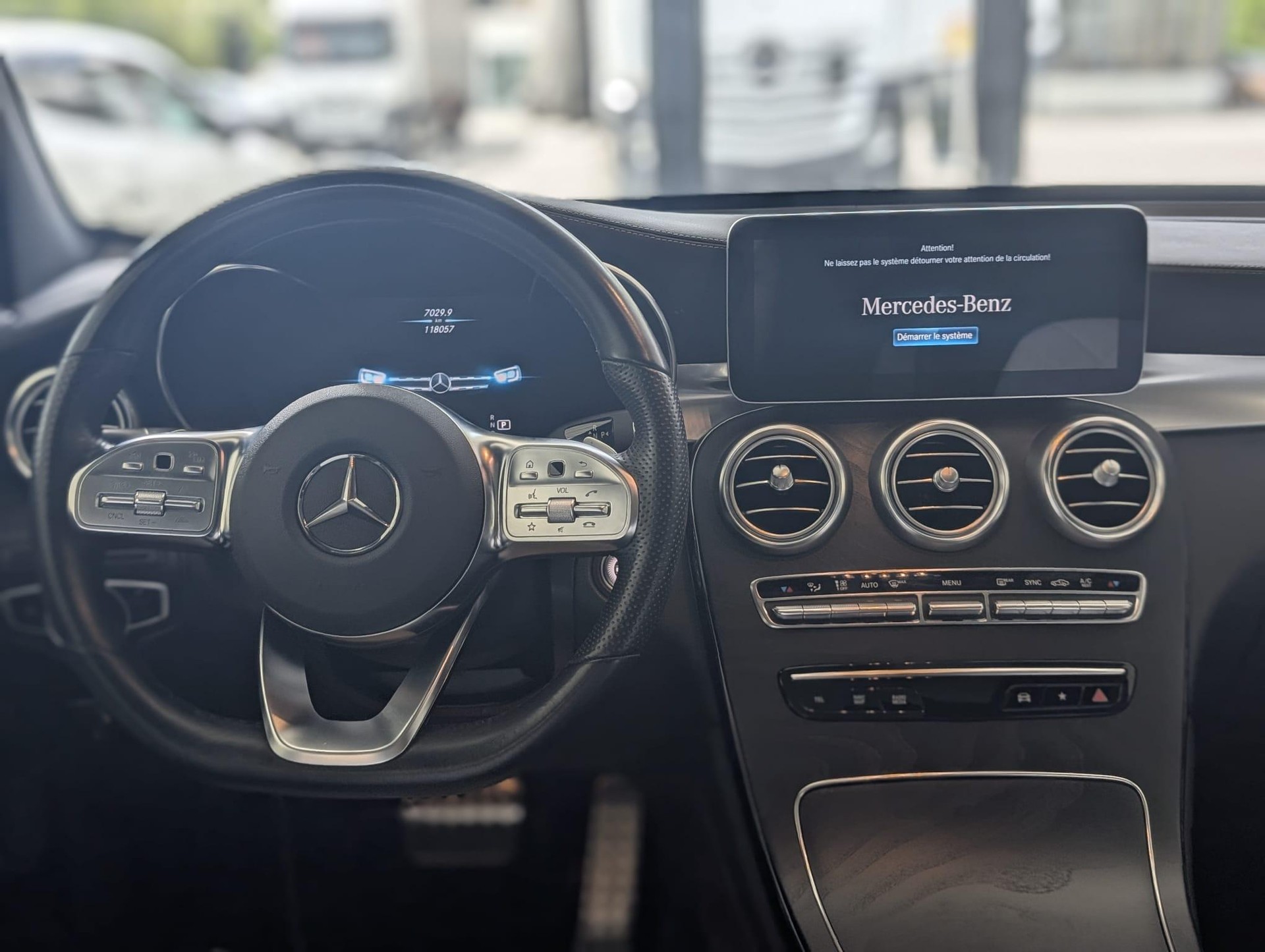 MERCEDES-BENZ GLC 200 AMG Line 4m-image-7