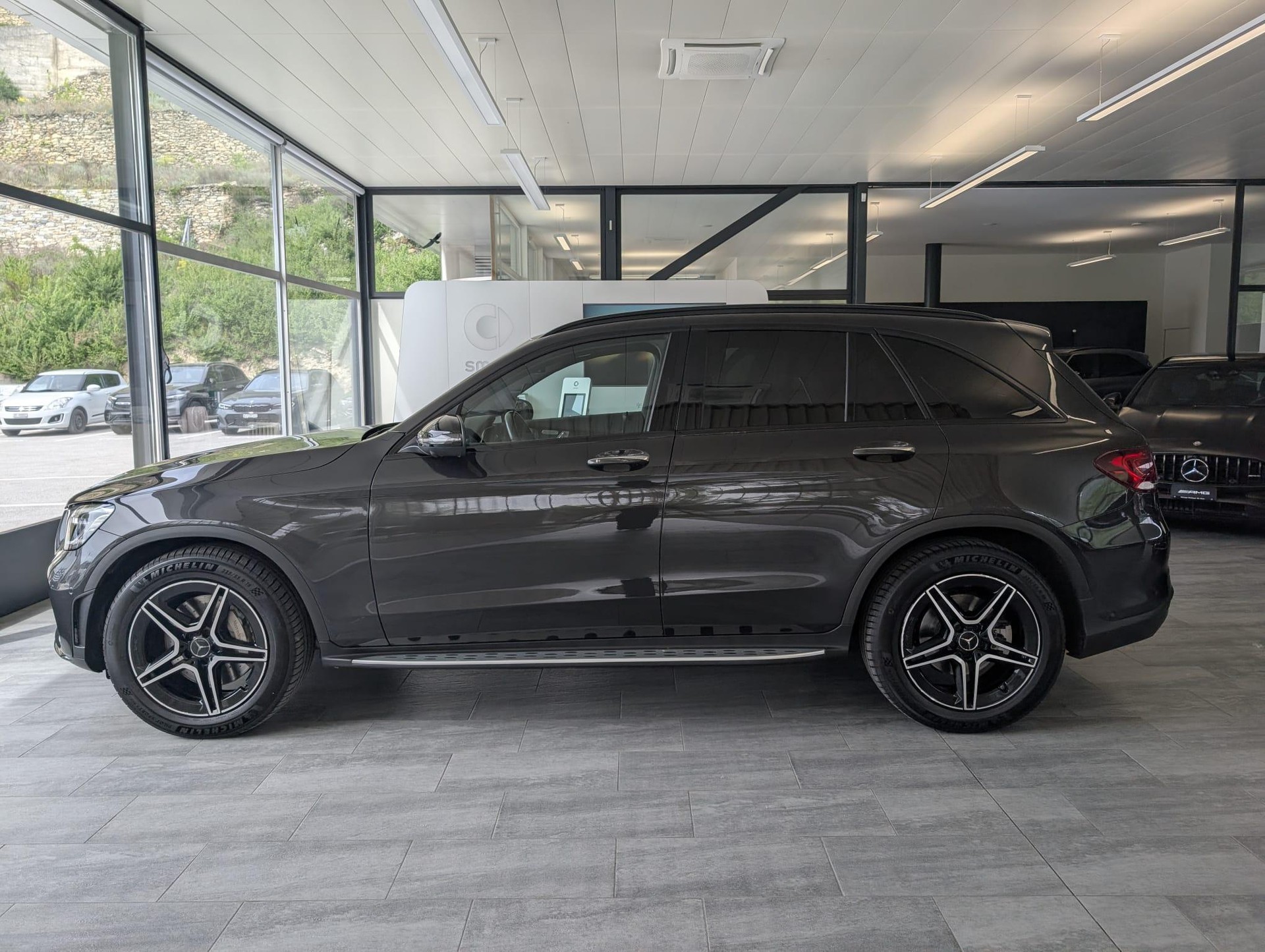 MERCEDES-BENZ GLC 200 AMG Line 4m-image-1
