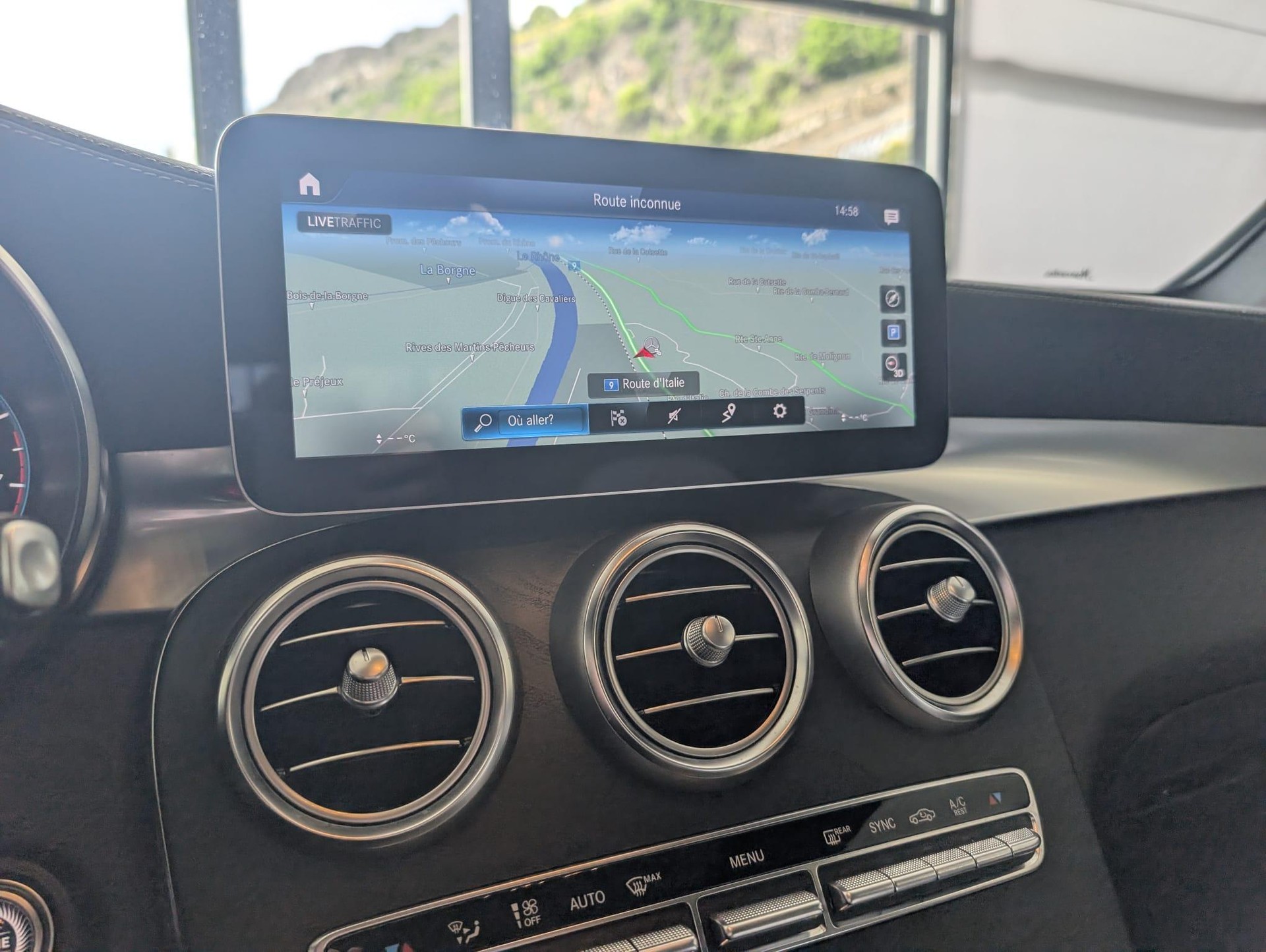 MERCEDES-BENZ GLC 200 AMG Line 4m-image-11