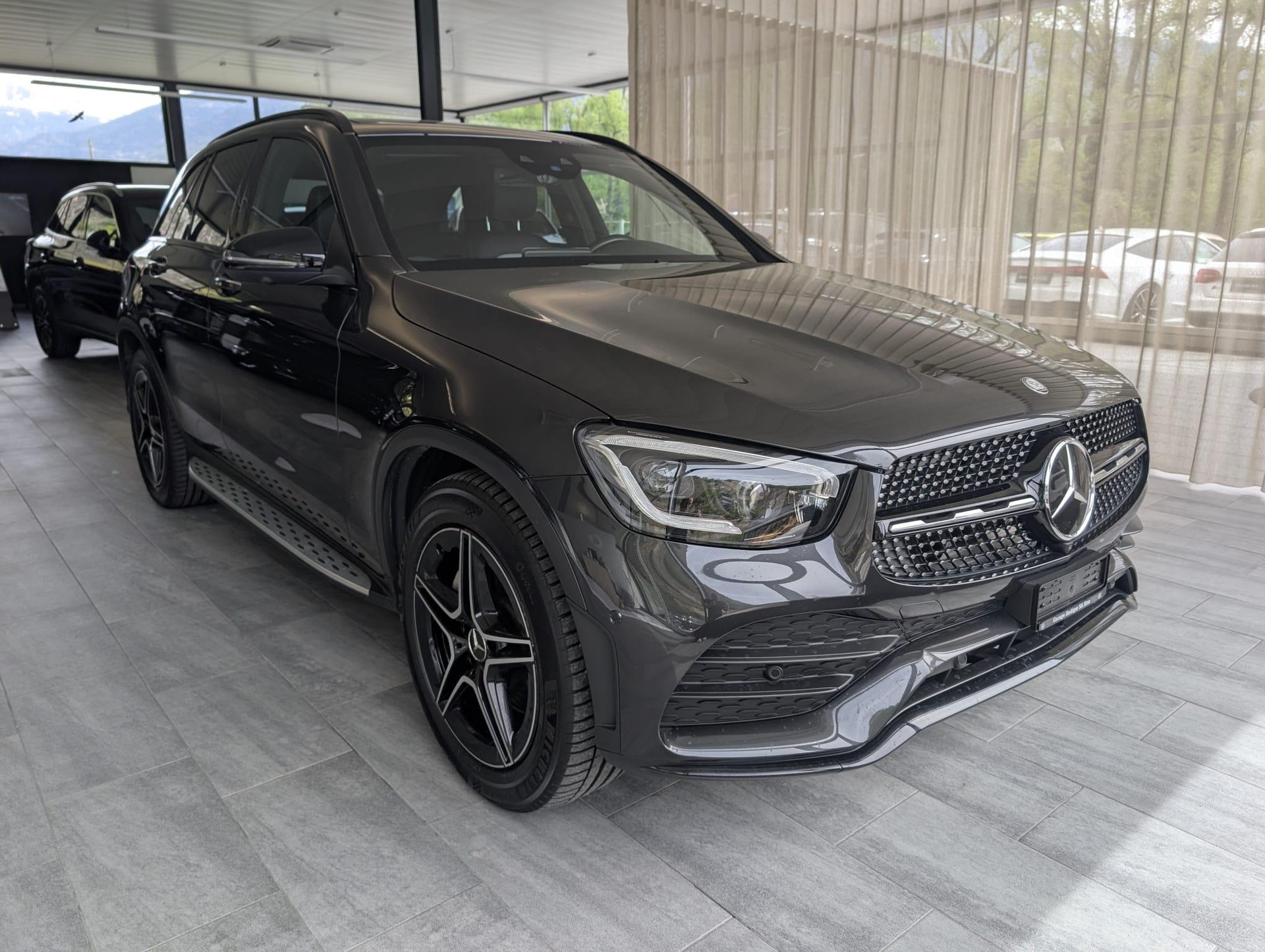 MERCEDES-BENZ GLC 200 AMG Line 4m-image-6
