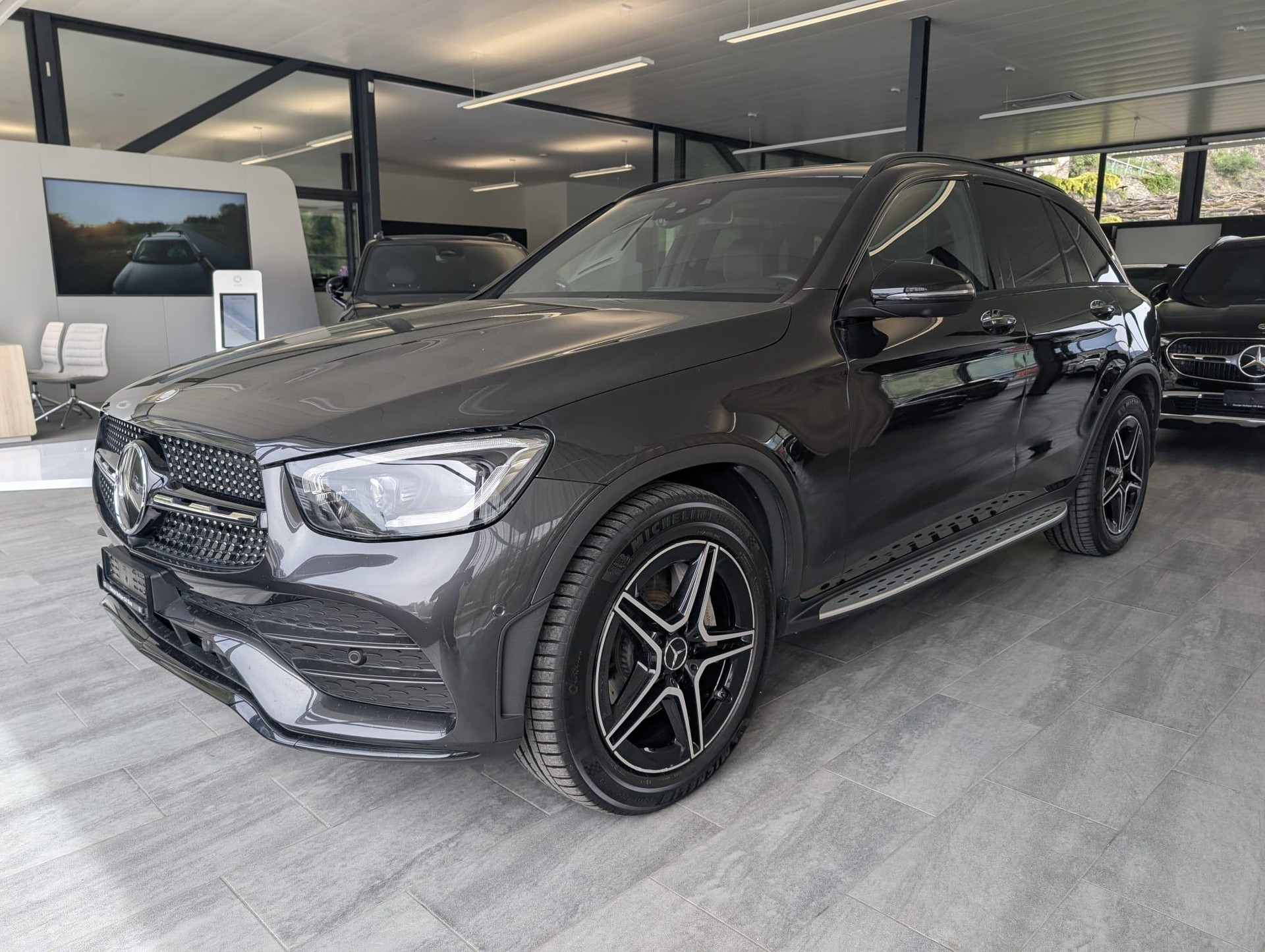 MERCEDES-BENZ GLC 200 AMG Line 4m-image-0