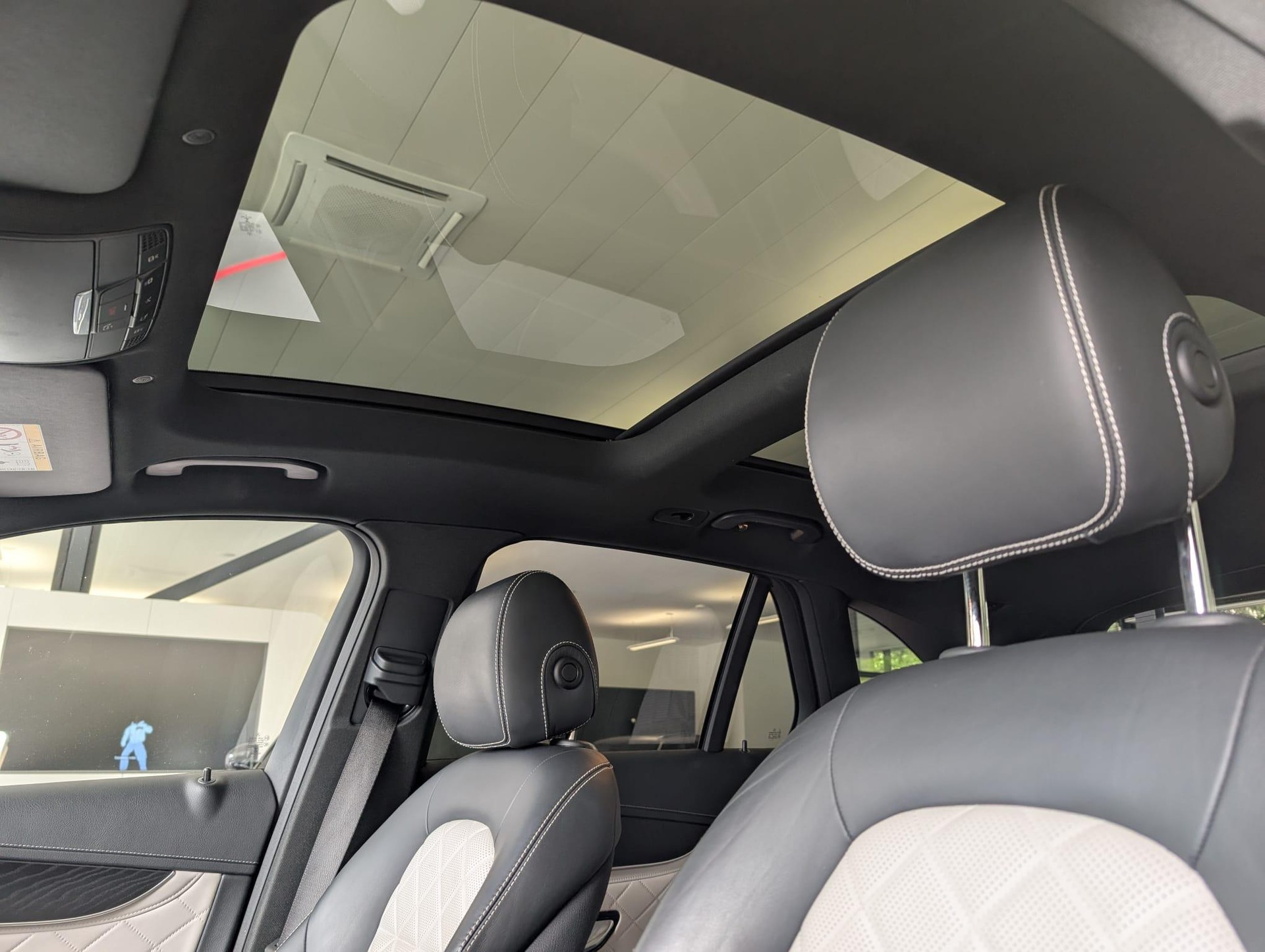 MERCEDES-BENZ GLC 200 AMG Line 4m-image-16