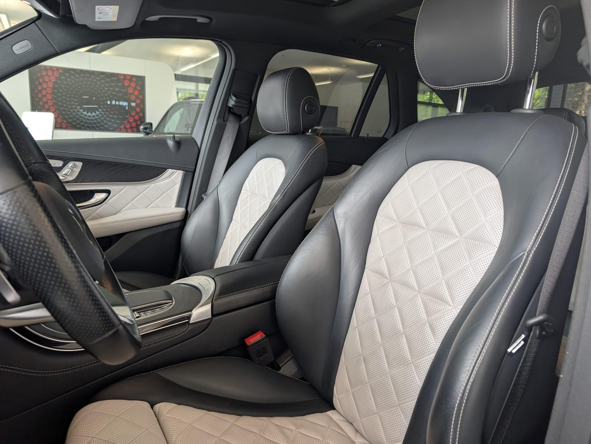 MERCEDES-BENZ GLC 200 AMG Line 4m-image-14