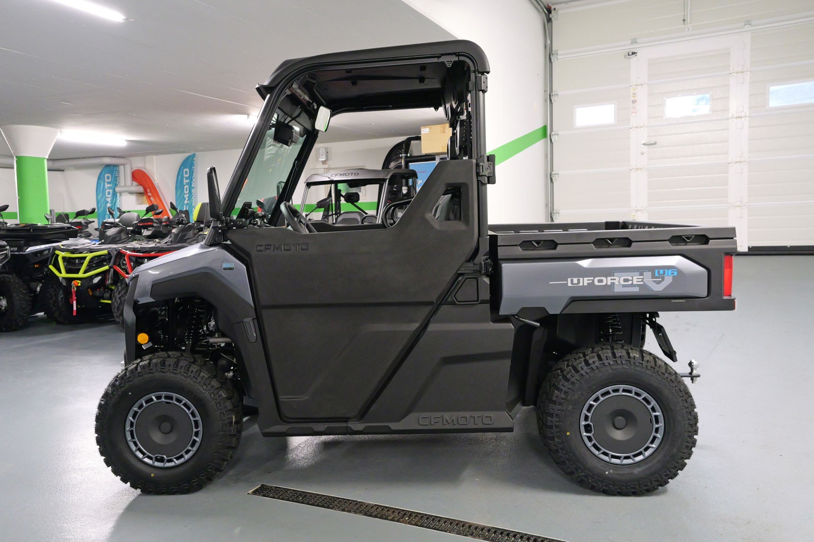 CF MOTO UFORCE U6 EV-showroom-element-3