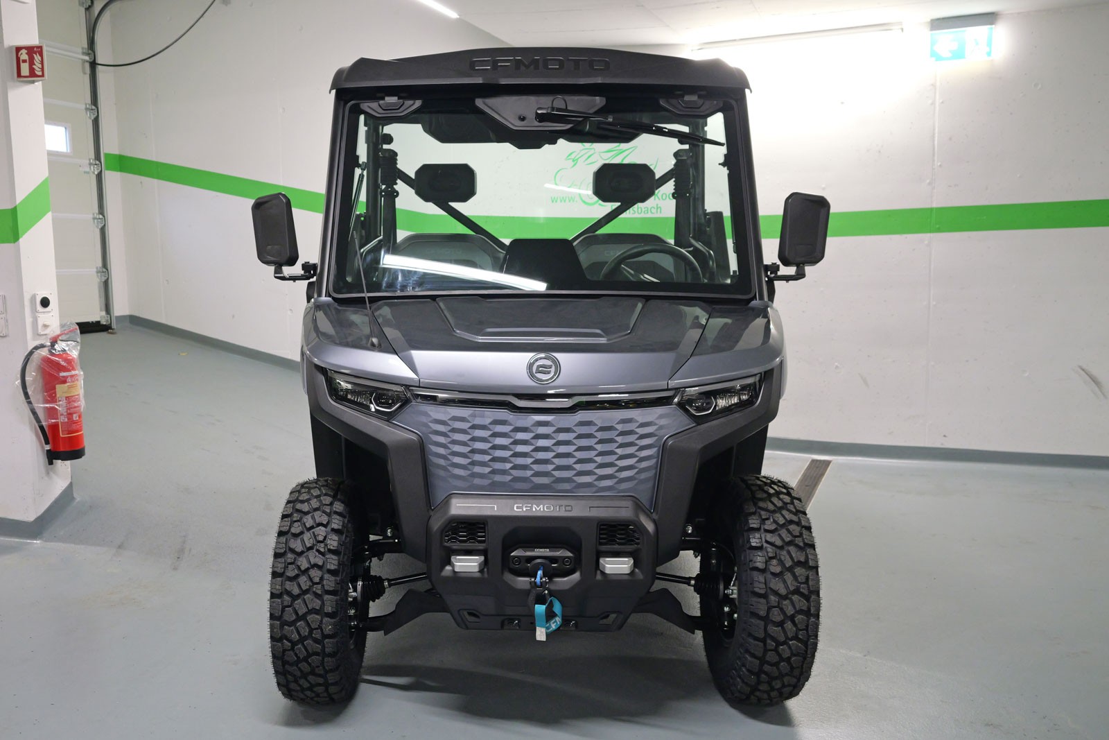 CF MOTO UFORCE U6 EV-showroom-element-1