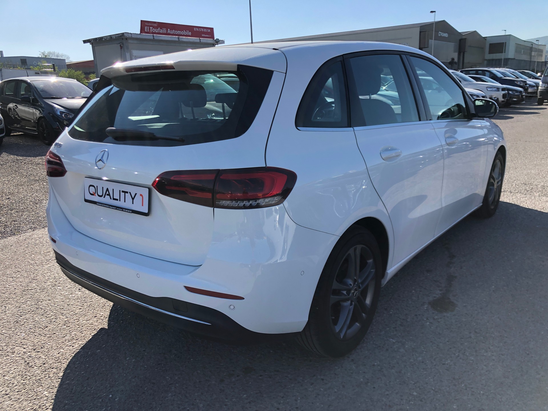 MERCEDES-BENZ B 180 7G-DCT-showroom-element-3