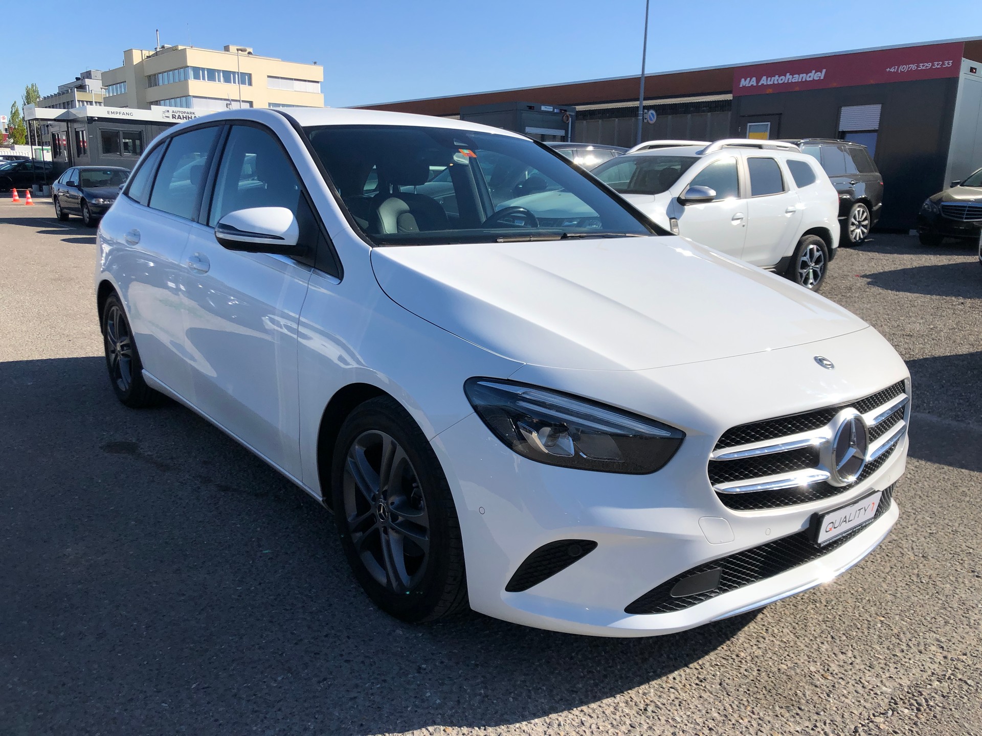 MERCEDES-BENZ B 180 7G-DCT-showroom-element-2