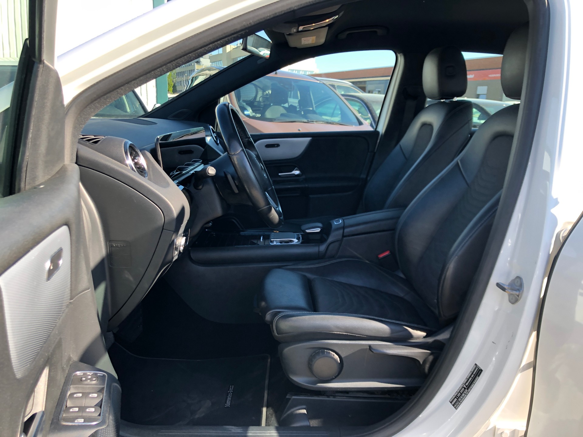MERCEDES-BENZ B 180 7G-DCT-image-11