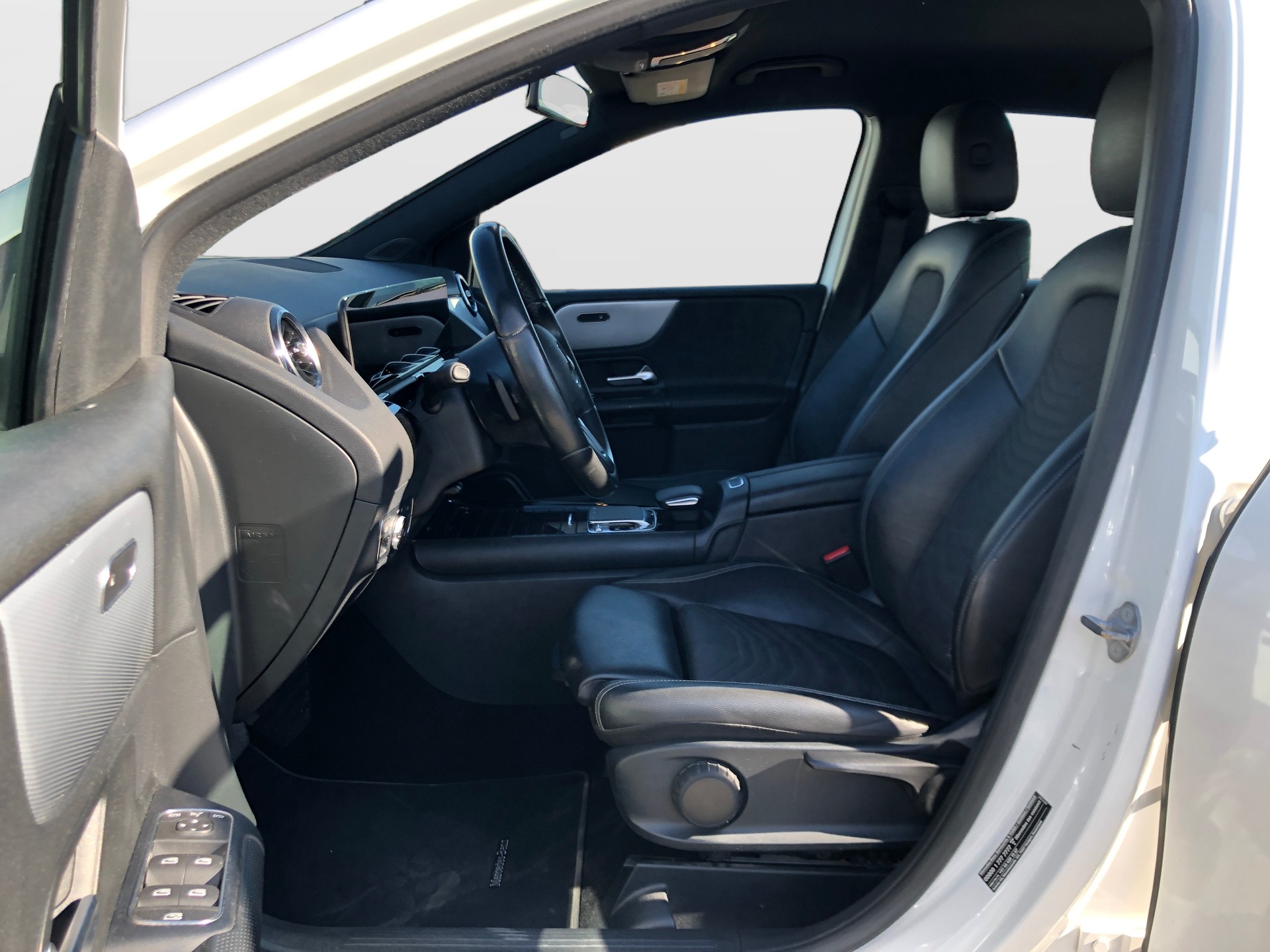 MERCEDES-BENZ B 180 7G-DCT-image-11