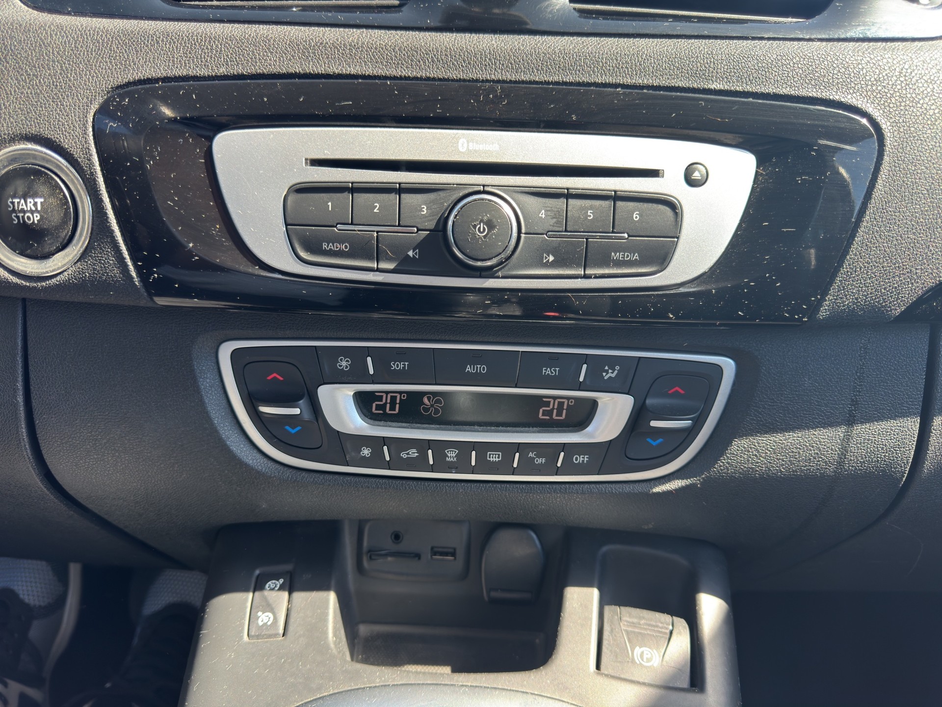 RENAULT Grand Scénic 1.2 16V Turbo Bose-image-9