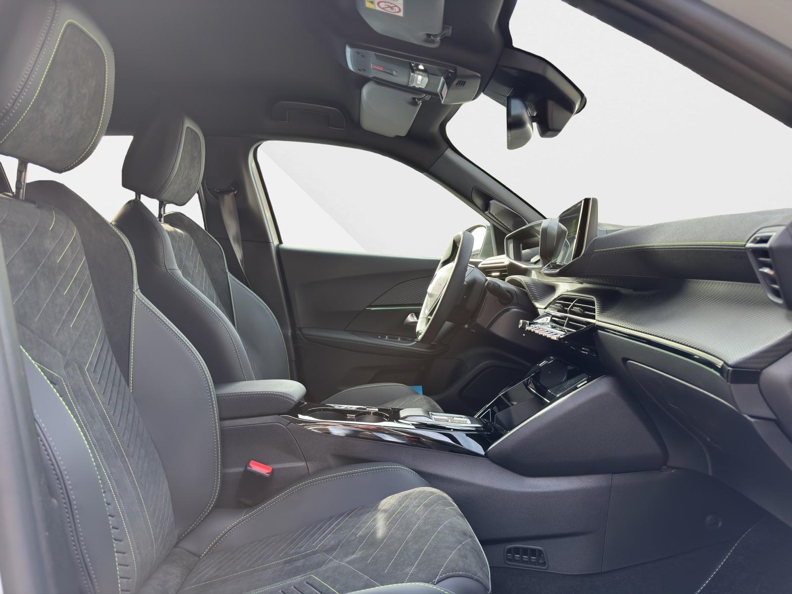 PEUGEOT 2008 1.2 GT Hybrid 145-image-13