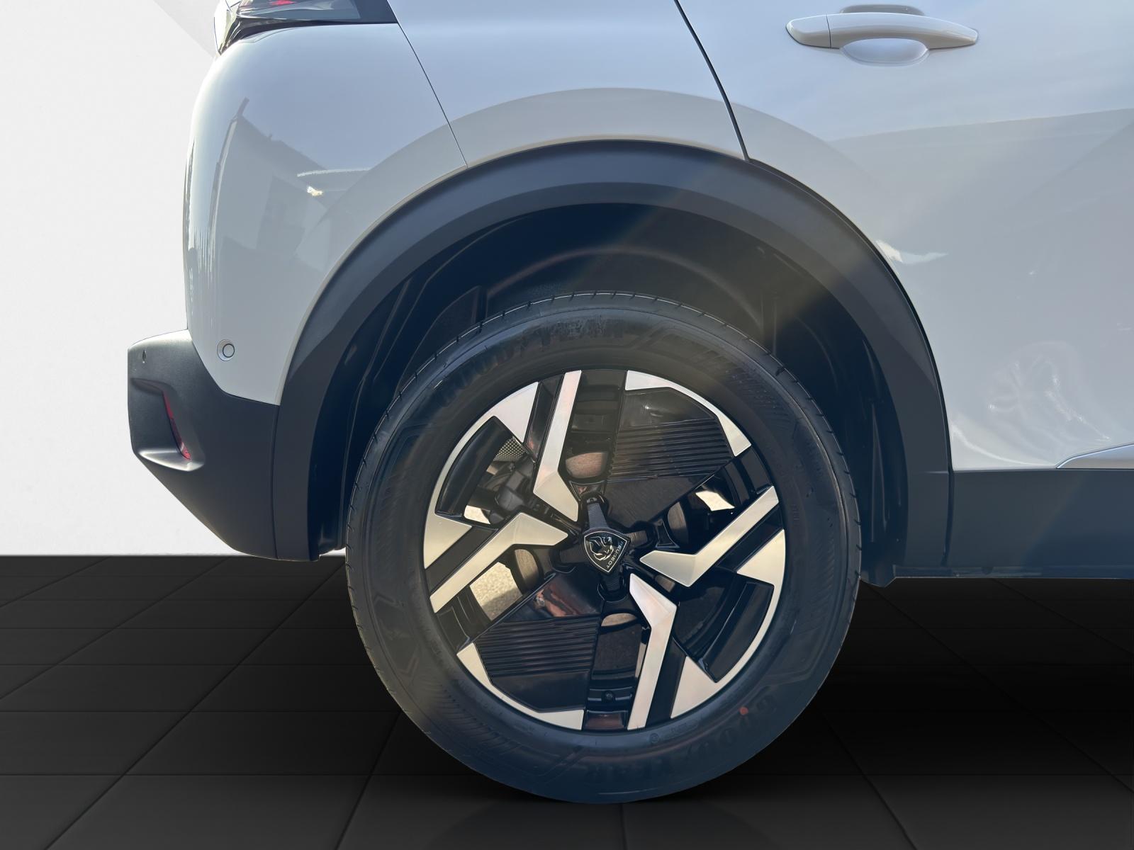 PEUGEOT 2008 1.2 GT Hybrid 145-image-22