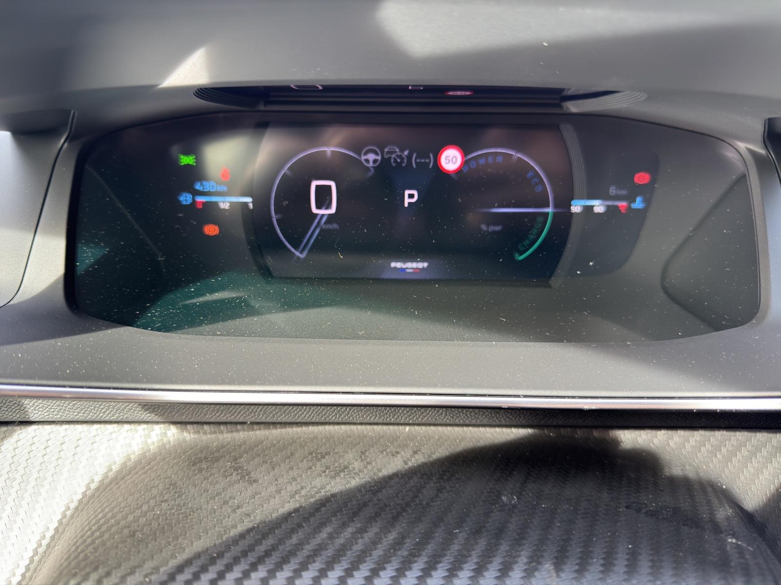 PEUGEOT 2008 1.2 GT Hybrid 145-image-10