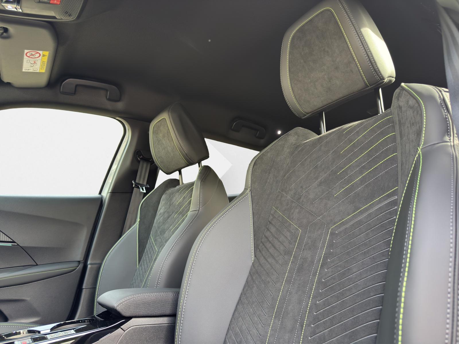 PEUGEOT 2008 1.2 GT Hybrid 145-image-18
