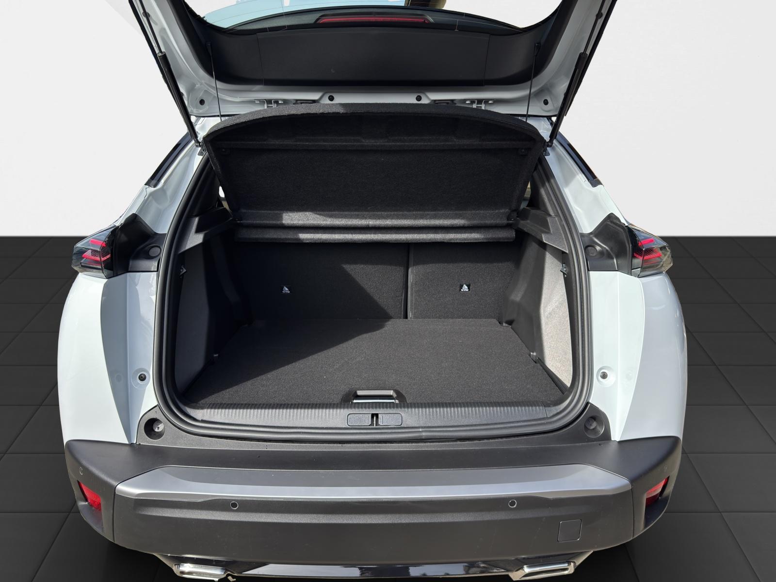 PEUGEOT 2008 1.2 GT Hybrid 145-image-15