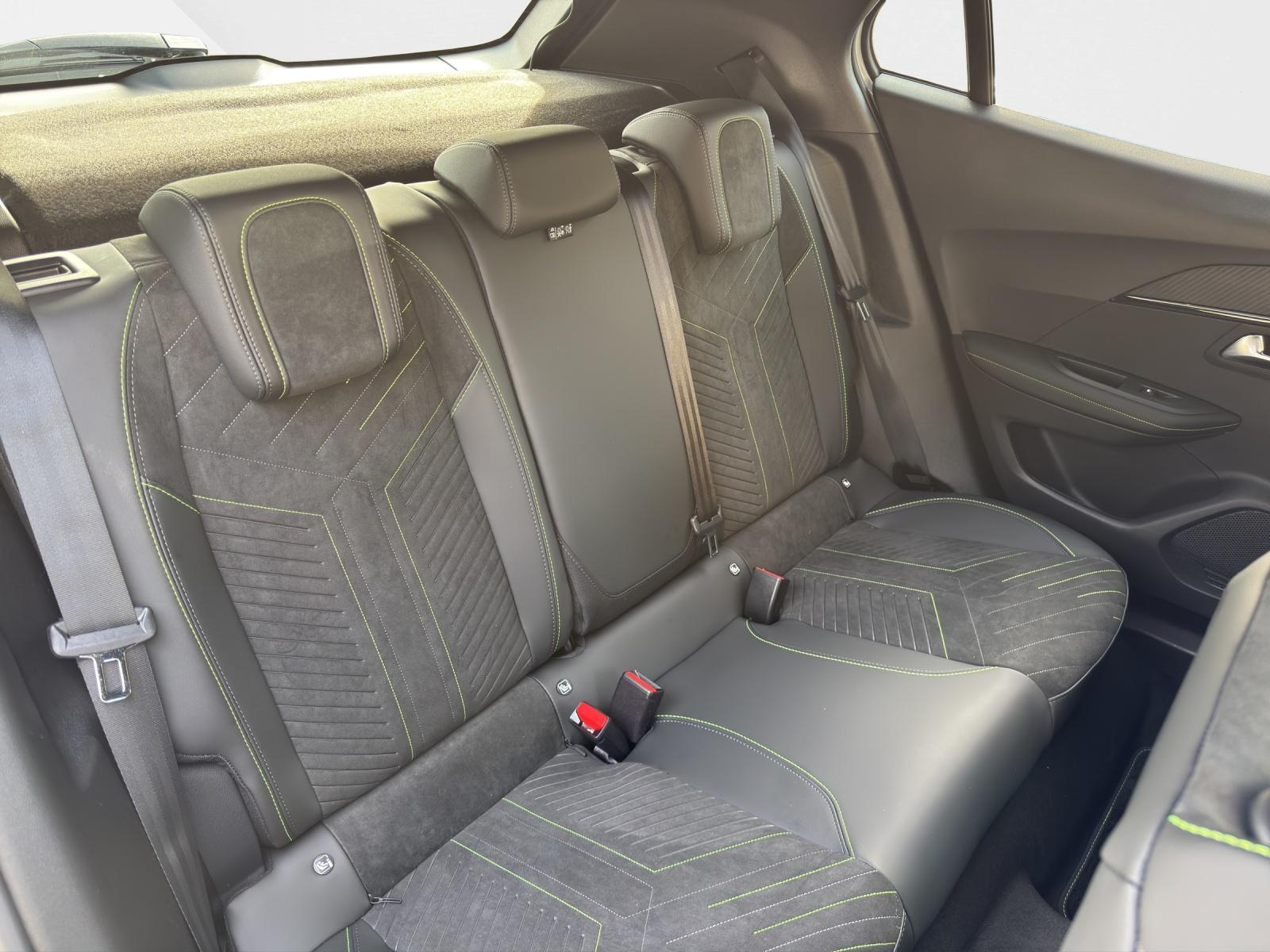 PEUGEOT 2008 1.2 GT Hybrid 145-image-14