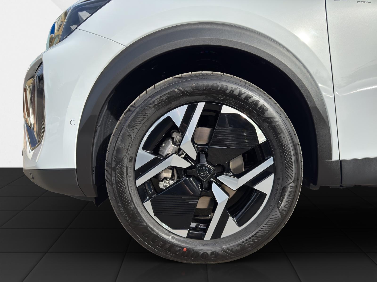 PEUGEOT 2008 1.2 GT Hybrid 145-image-19